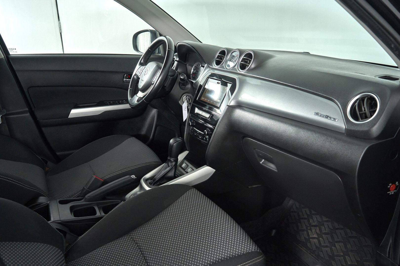 Suzuki Vitara 2017, черный