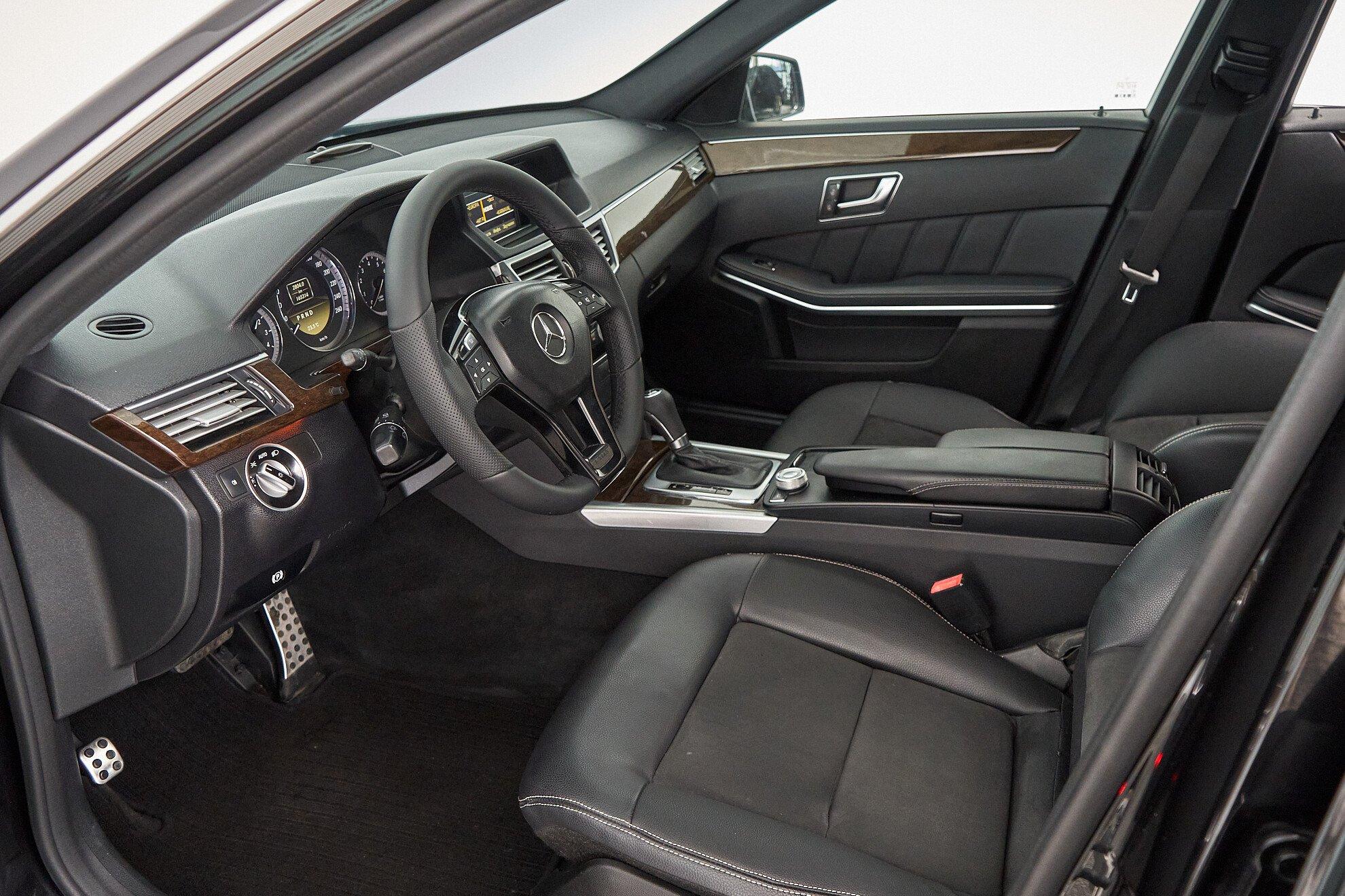 Mercedes-Benz E-Класс 2011, черный