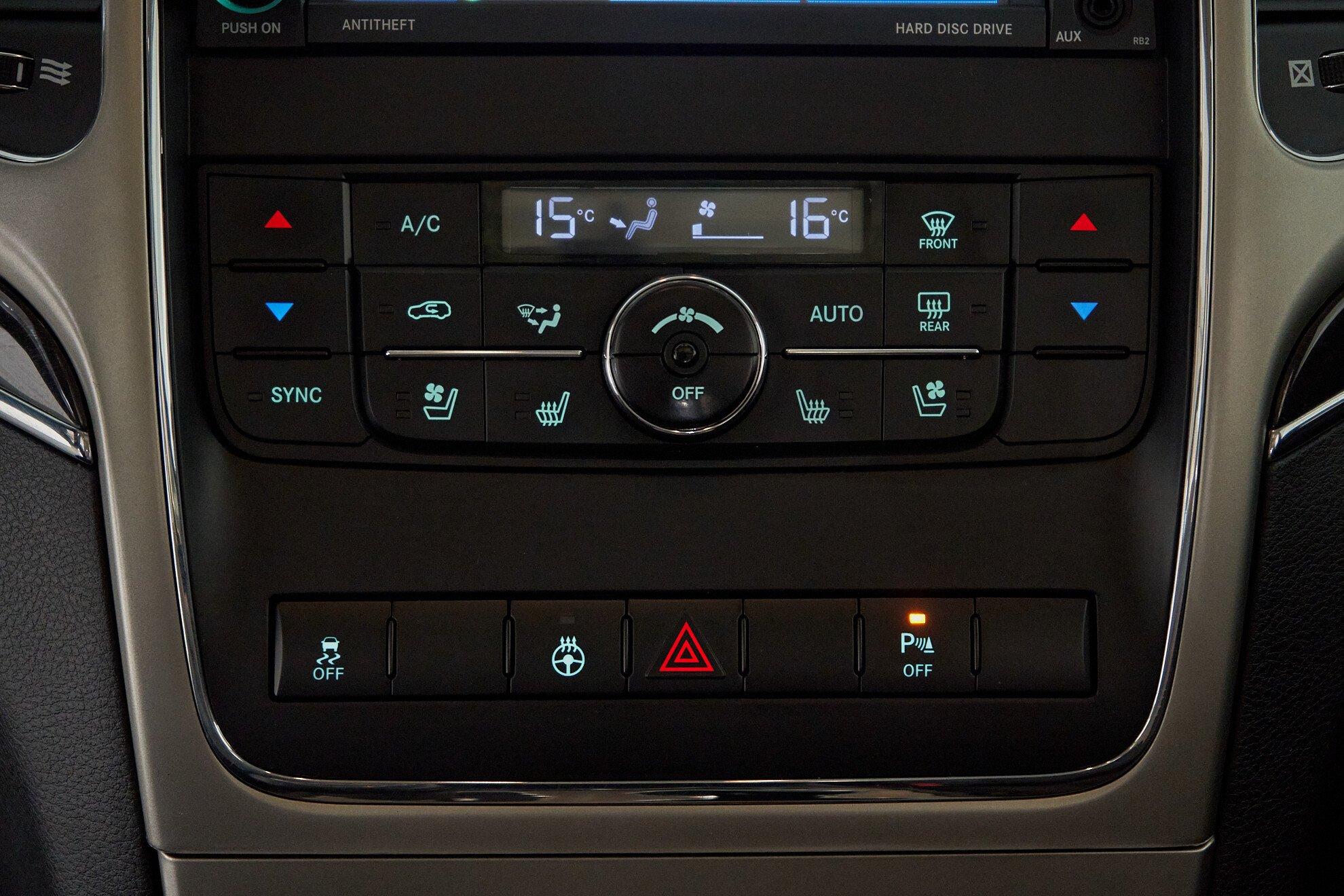 Jeep Grand Cherokee 2011, черный