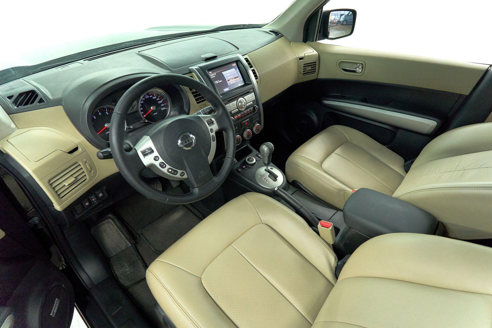 Nissan X-Trail 2010, черный