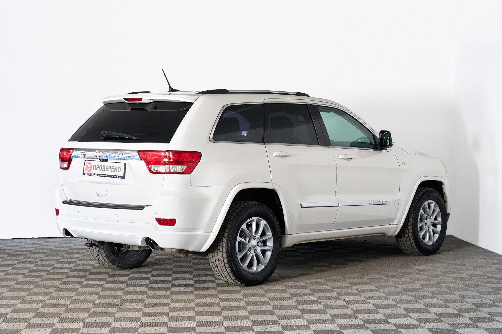 Jeep Grand Cherokee 2011, белый