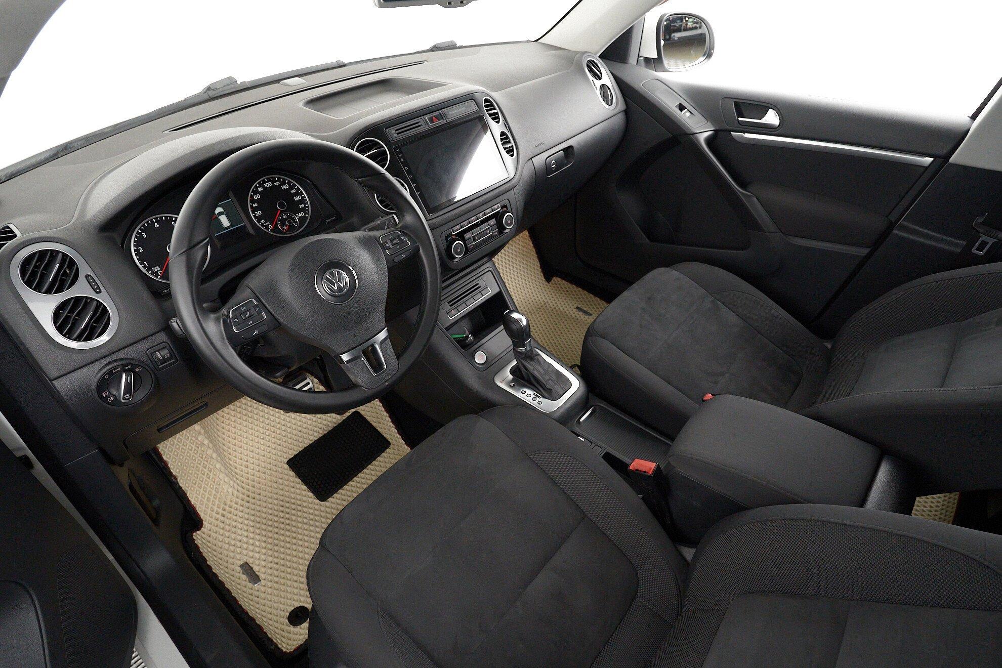 Volkswagen Tiguan 2015, белый