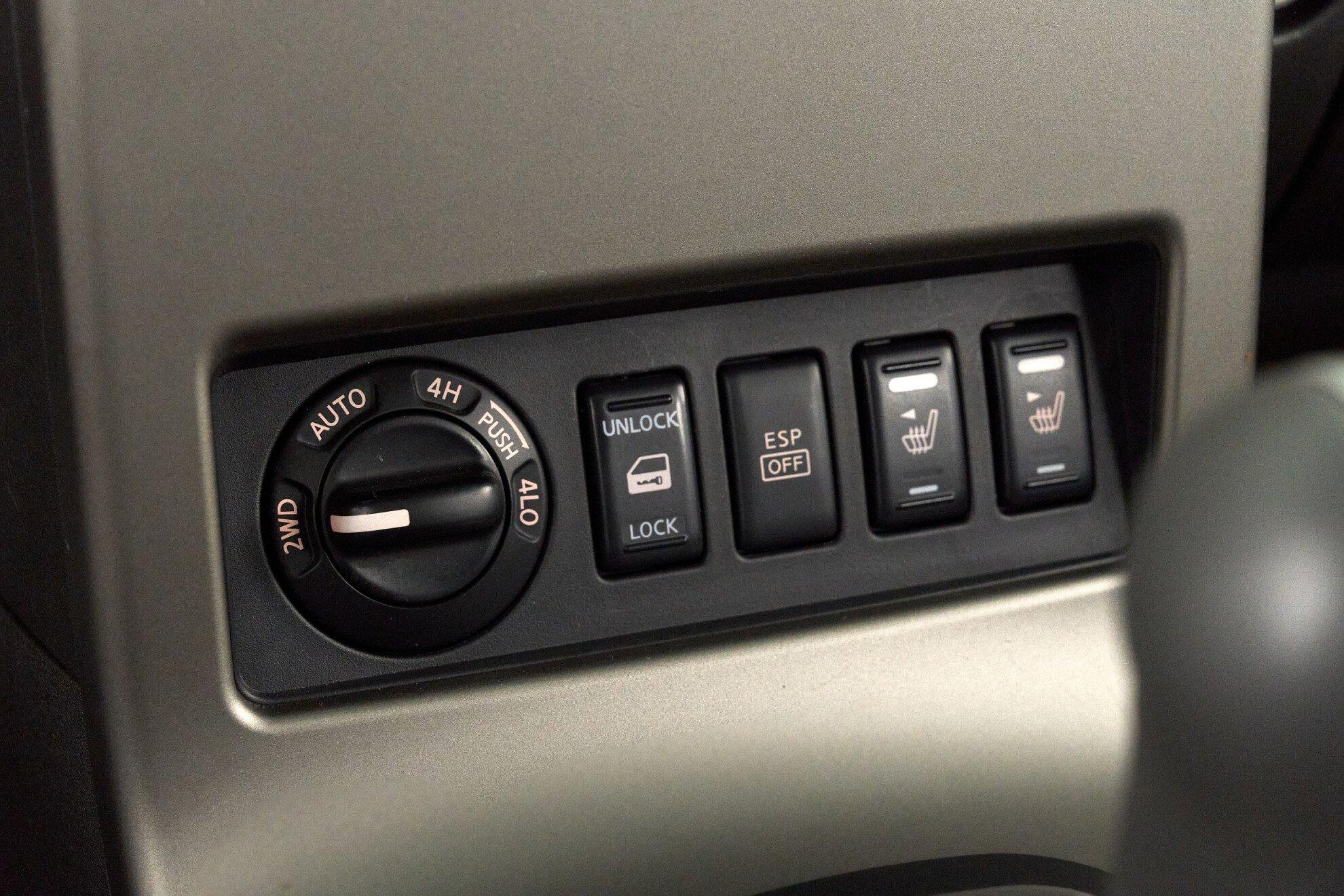 Nissan Pathfinder 2009, серебряный