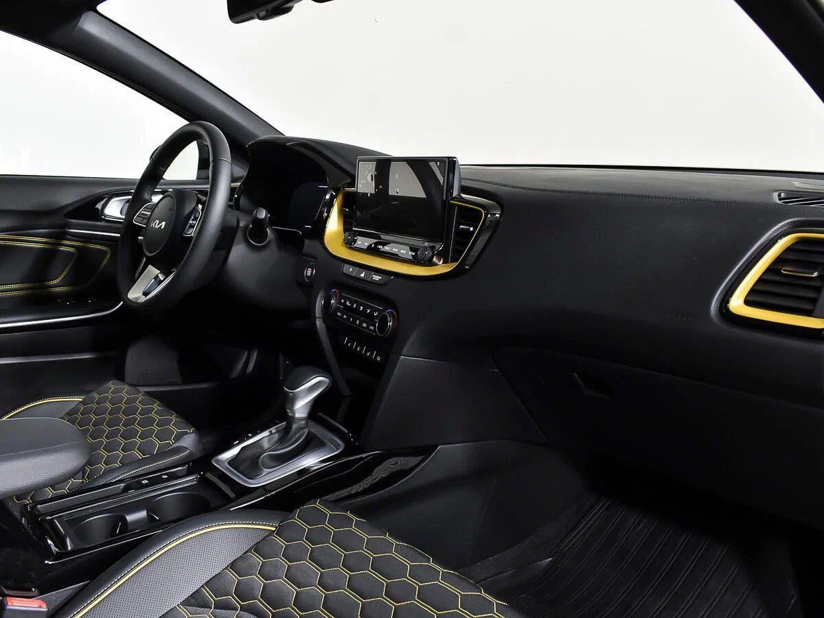 Kia XCeed 2021, желтый
