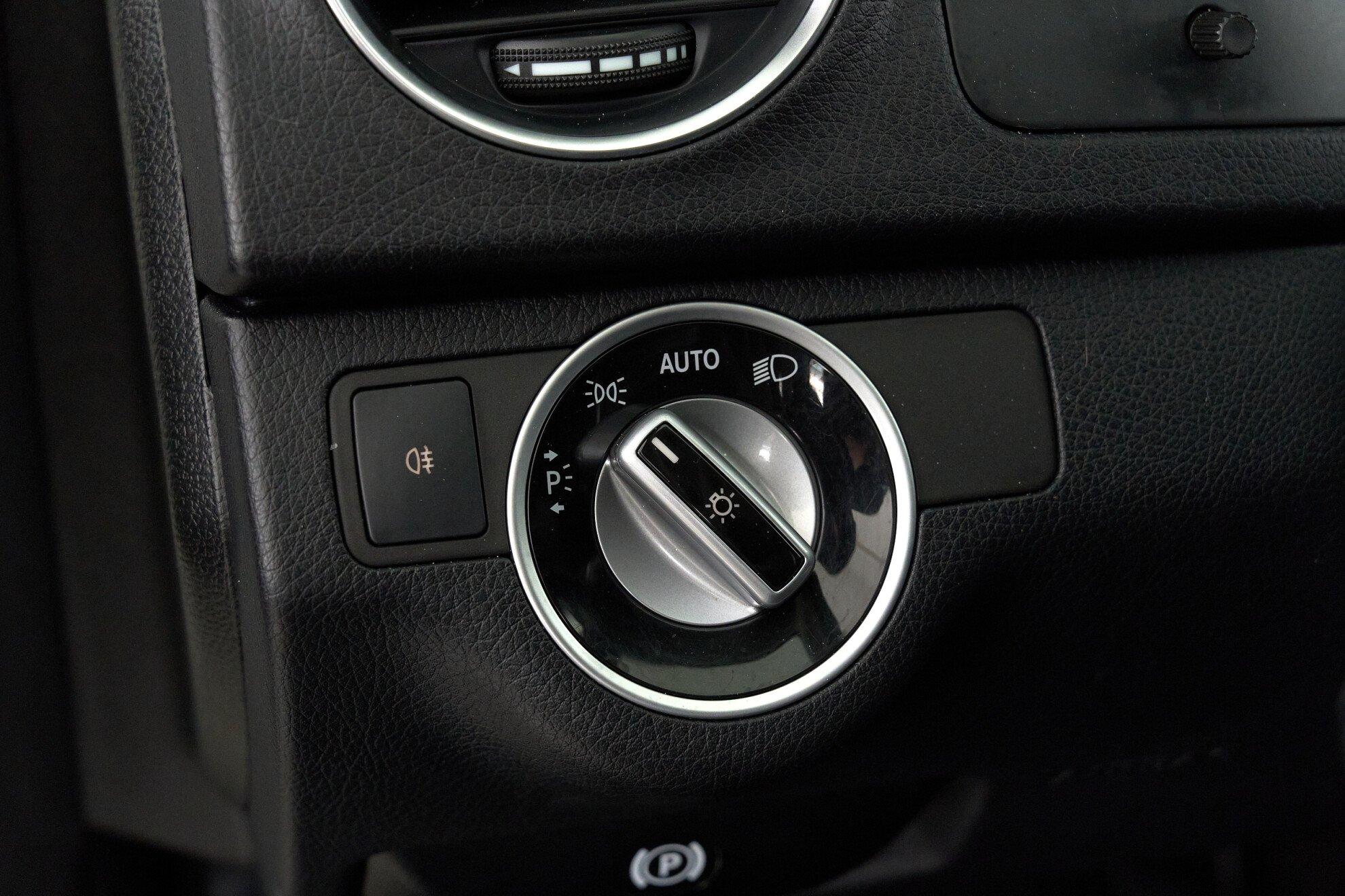 Mercedes-Benz C-Класс 2012, белый