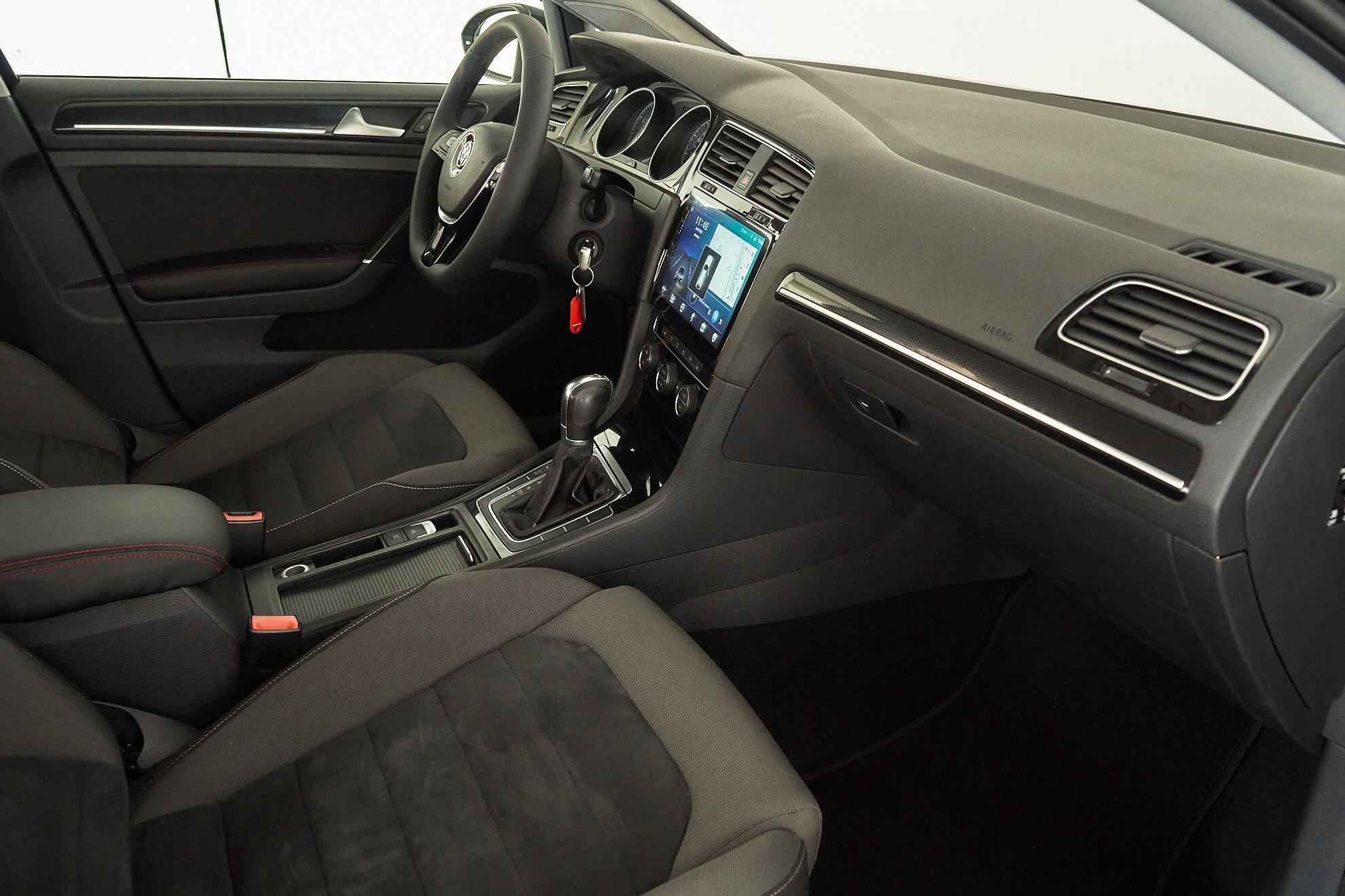Volkswagen Golf 2013, черный