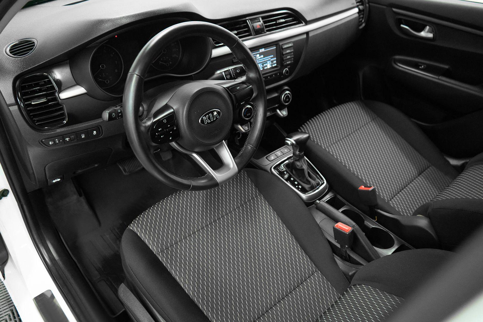 Kia Rio 2018, белый