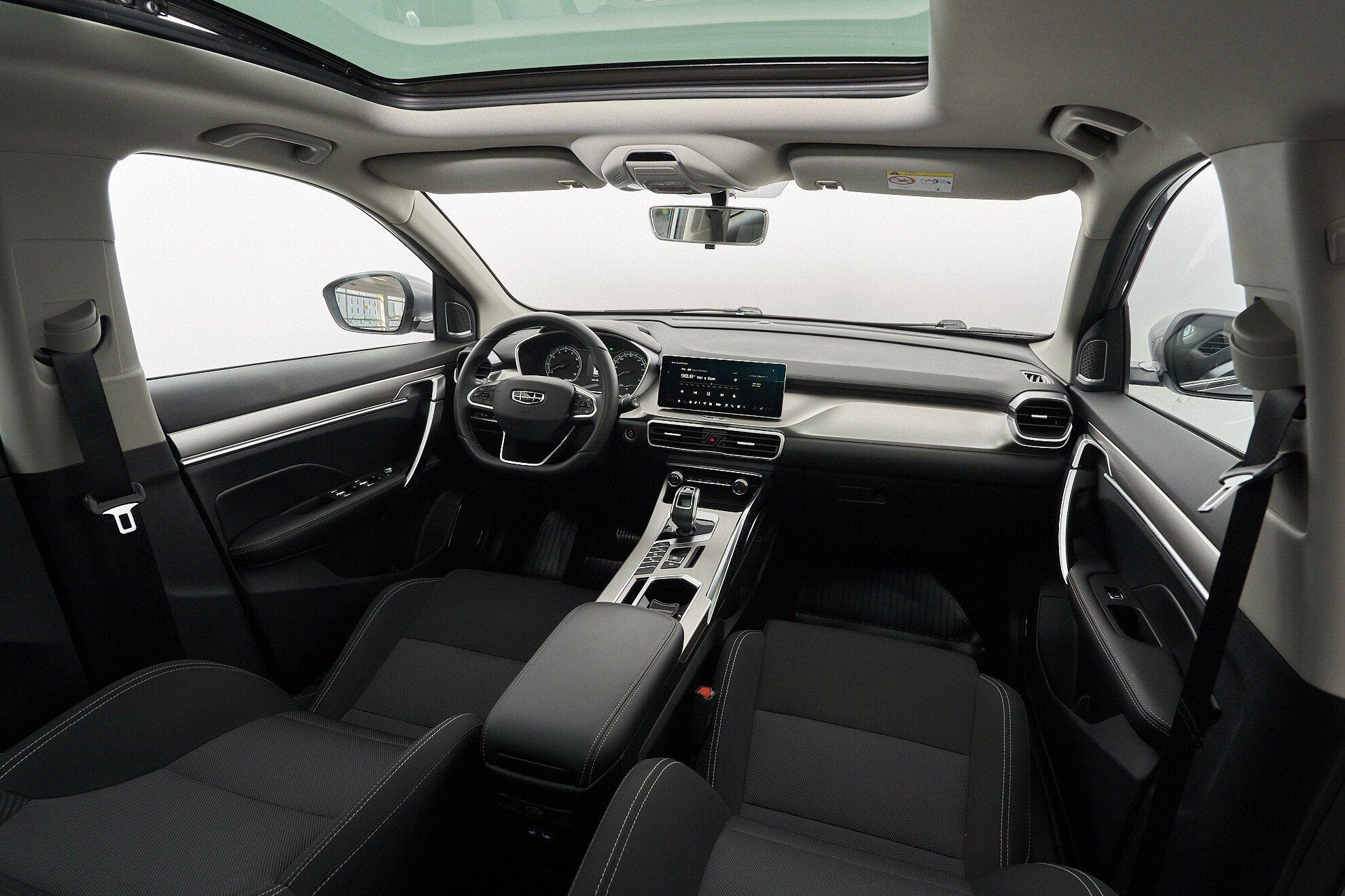 Geely Coolray 2022, серебряный