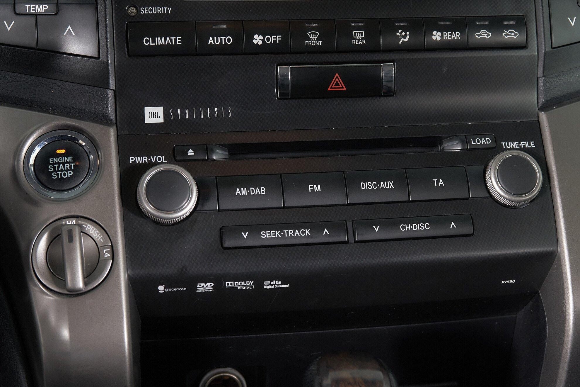Toyota Land Cruiser 2011, белый