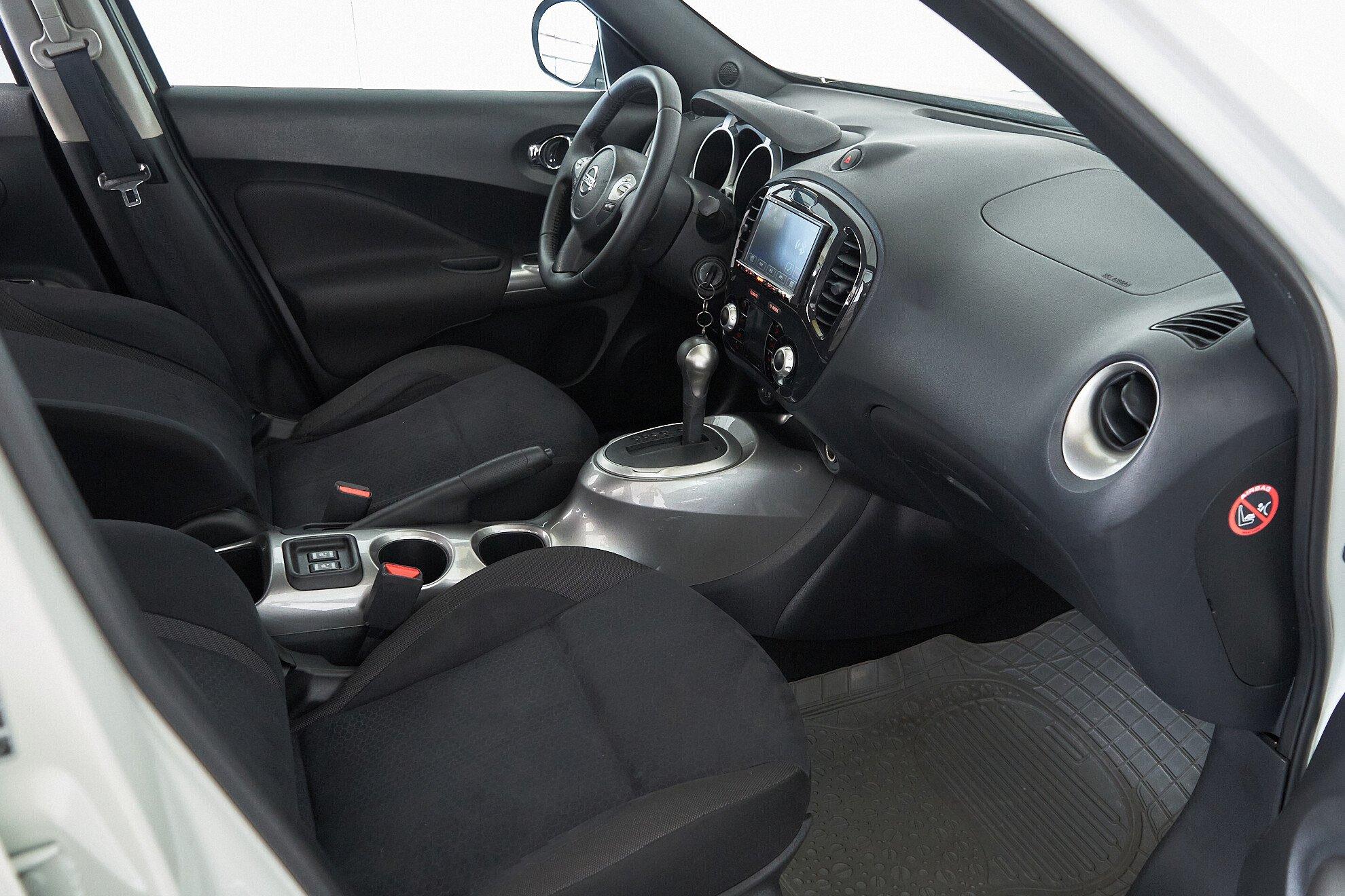 Nissan Juke 2012, белый