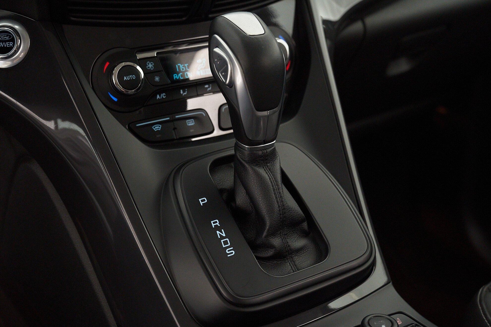 Ford Kuga 2015, белый