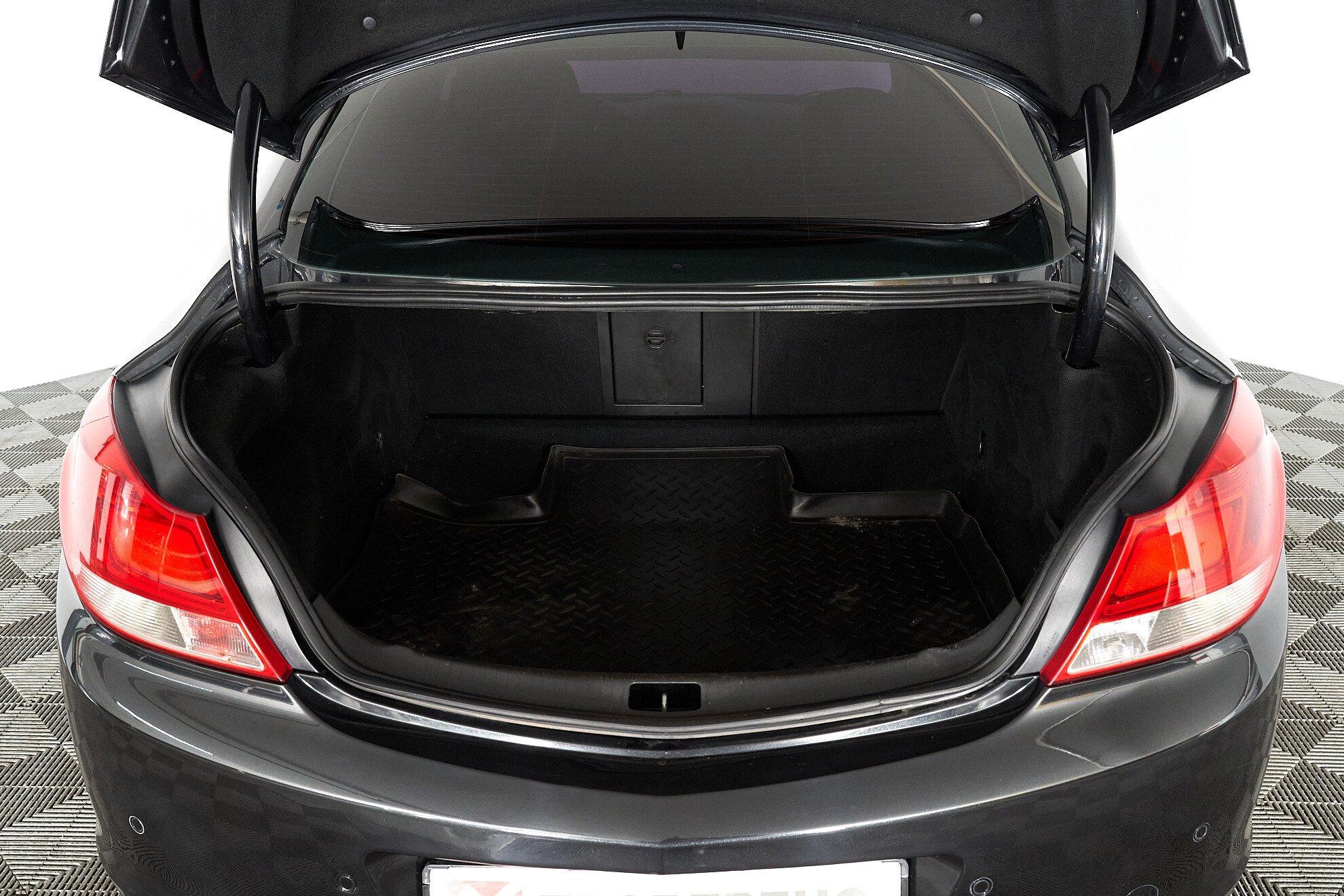 Opel Insignia 2012, черный