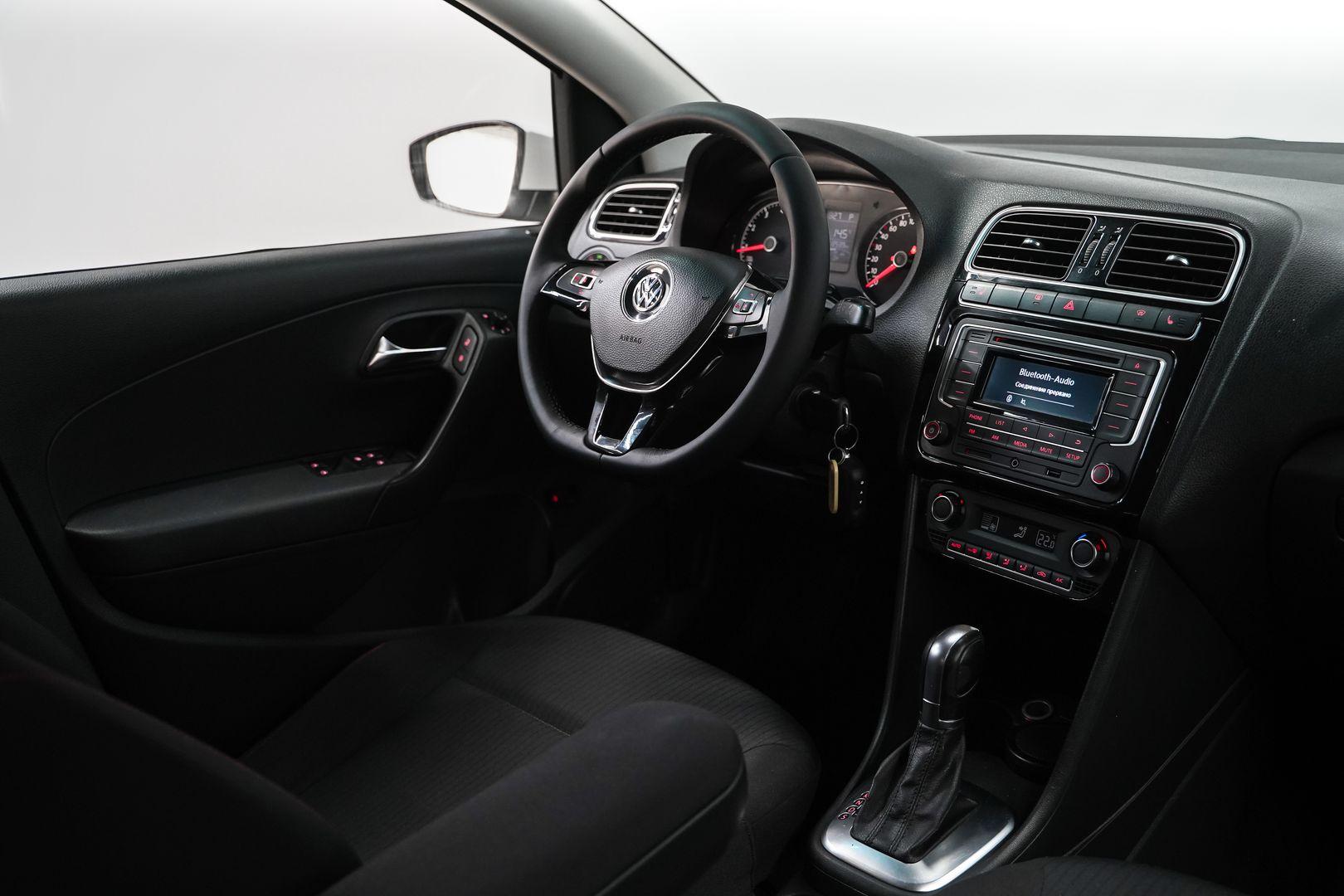 Volkswagen Polo 2017, белый