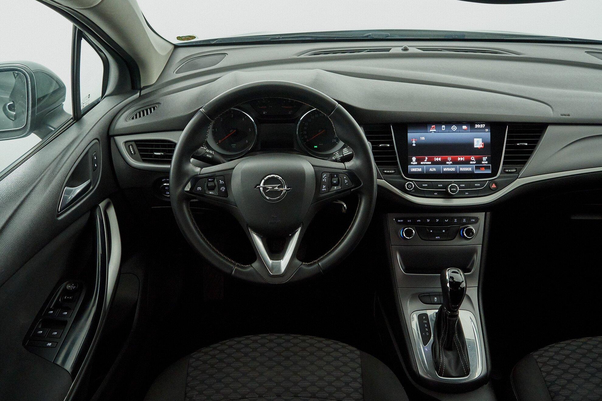 Opel Astra 2019, серый