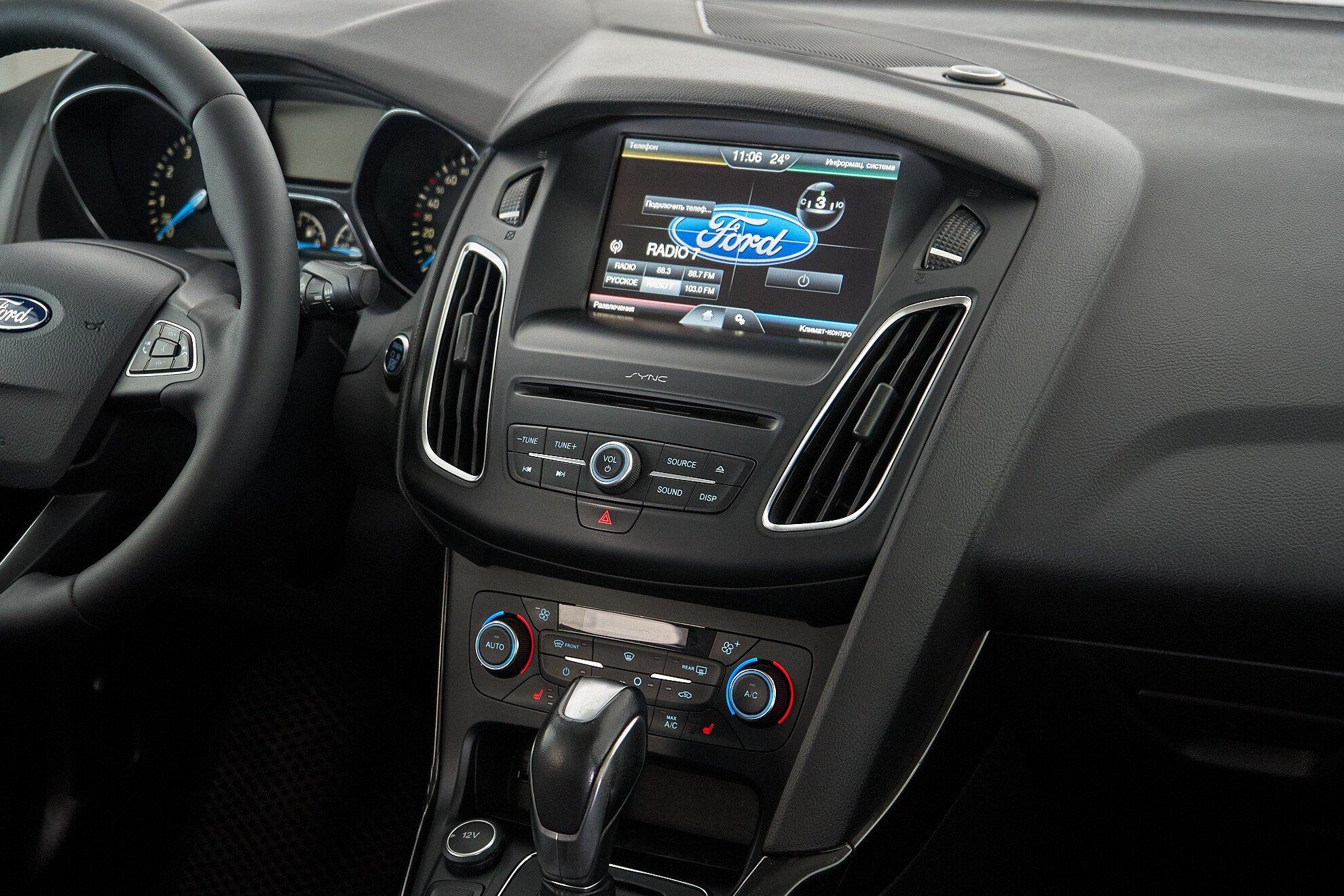 Ford Focus 2018, черный