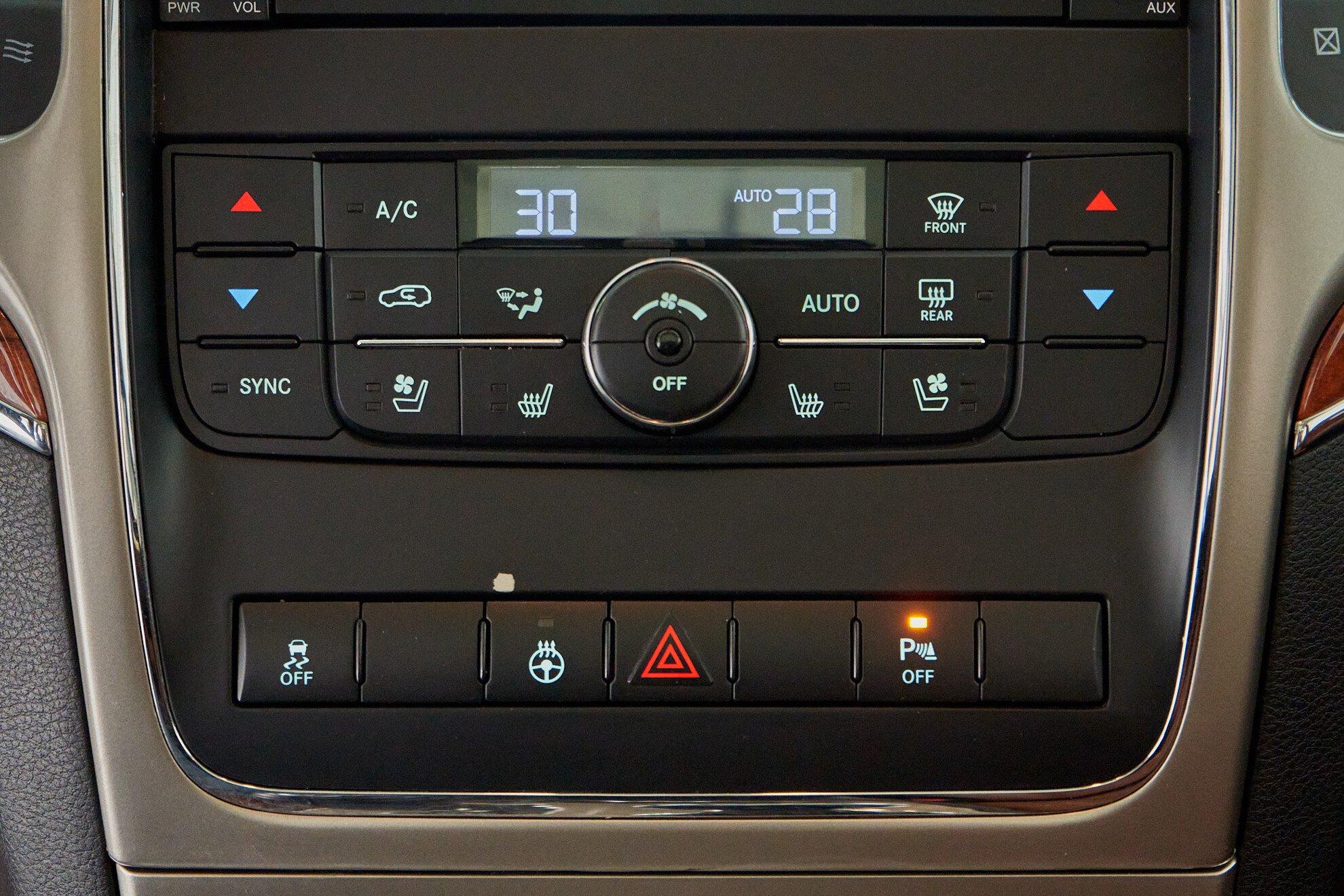 Jeep Grand Cherokee 2011, белый