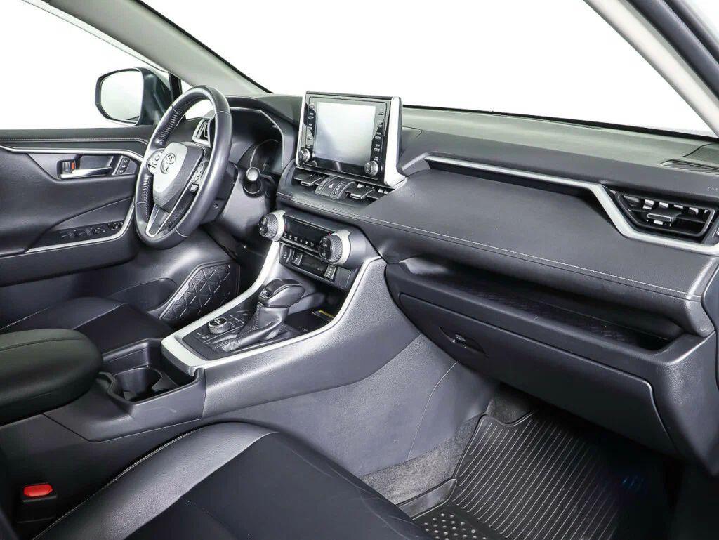 Toyota RAV4 2022, серый