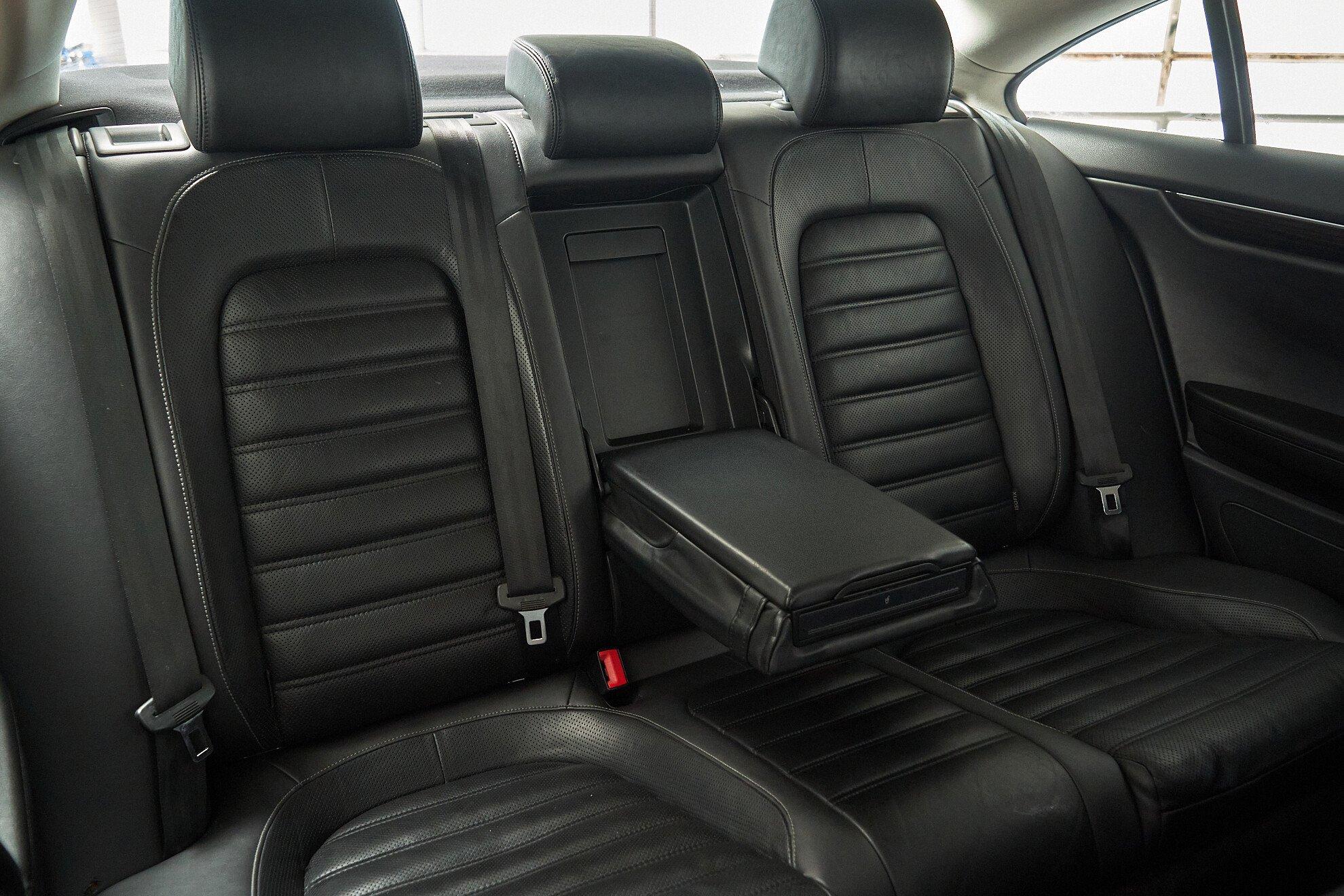 Volkswagen Passat CC 2012, черный