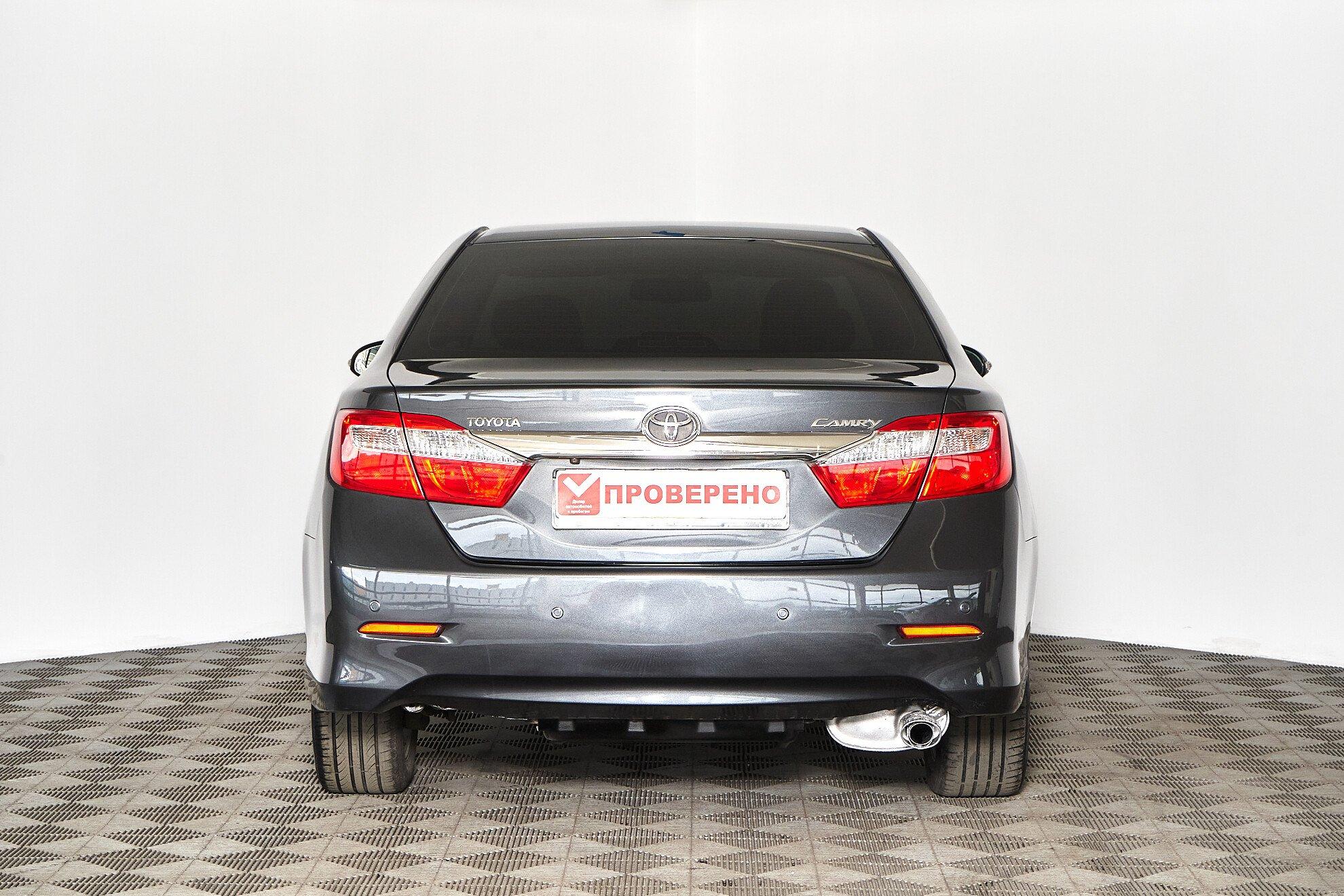 Toyota Camry 2013, серый