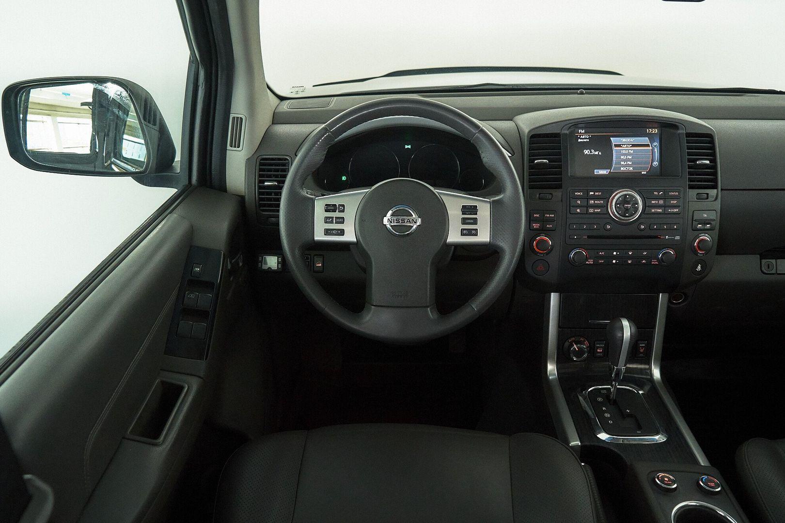 Nissan Pathfinder 2012, черный