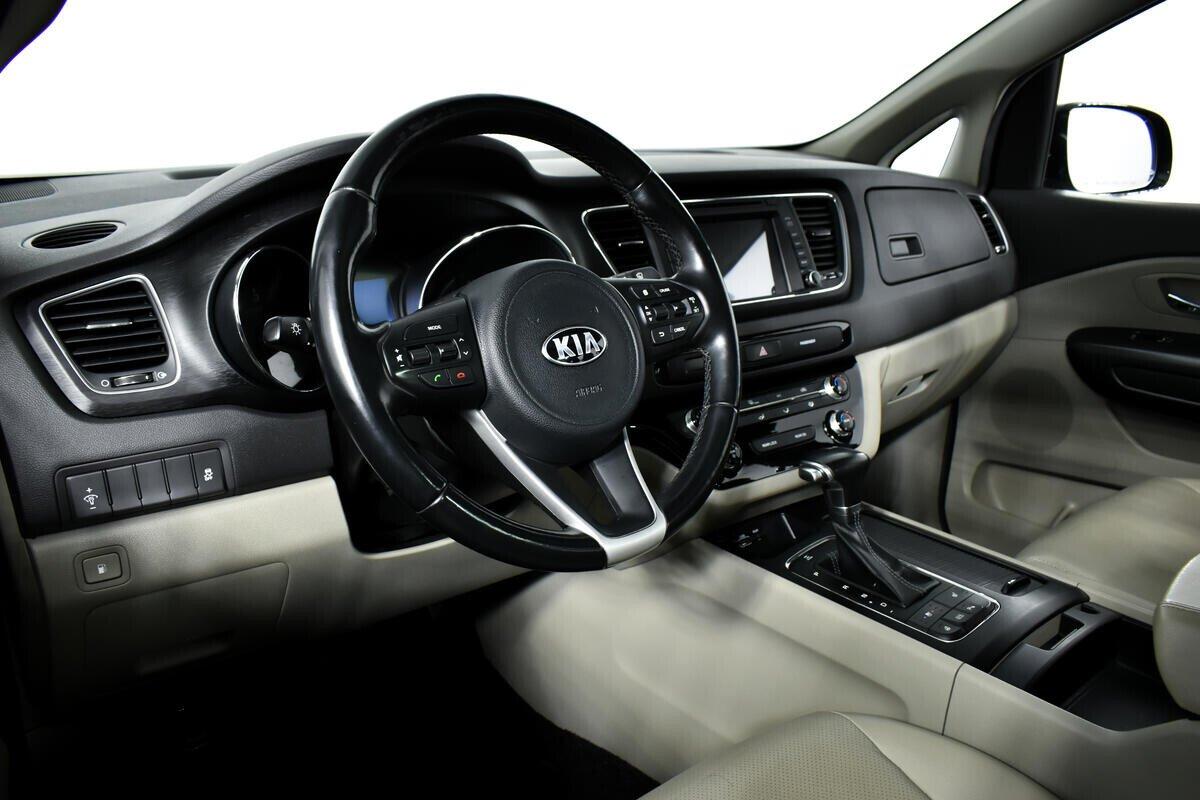 Kia Carnival 2019, черный
