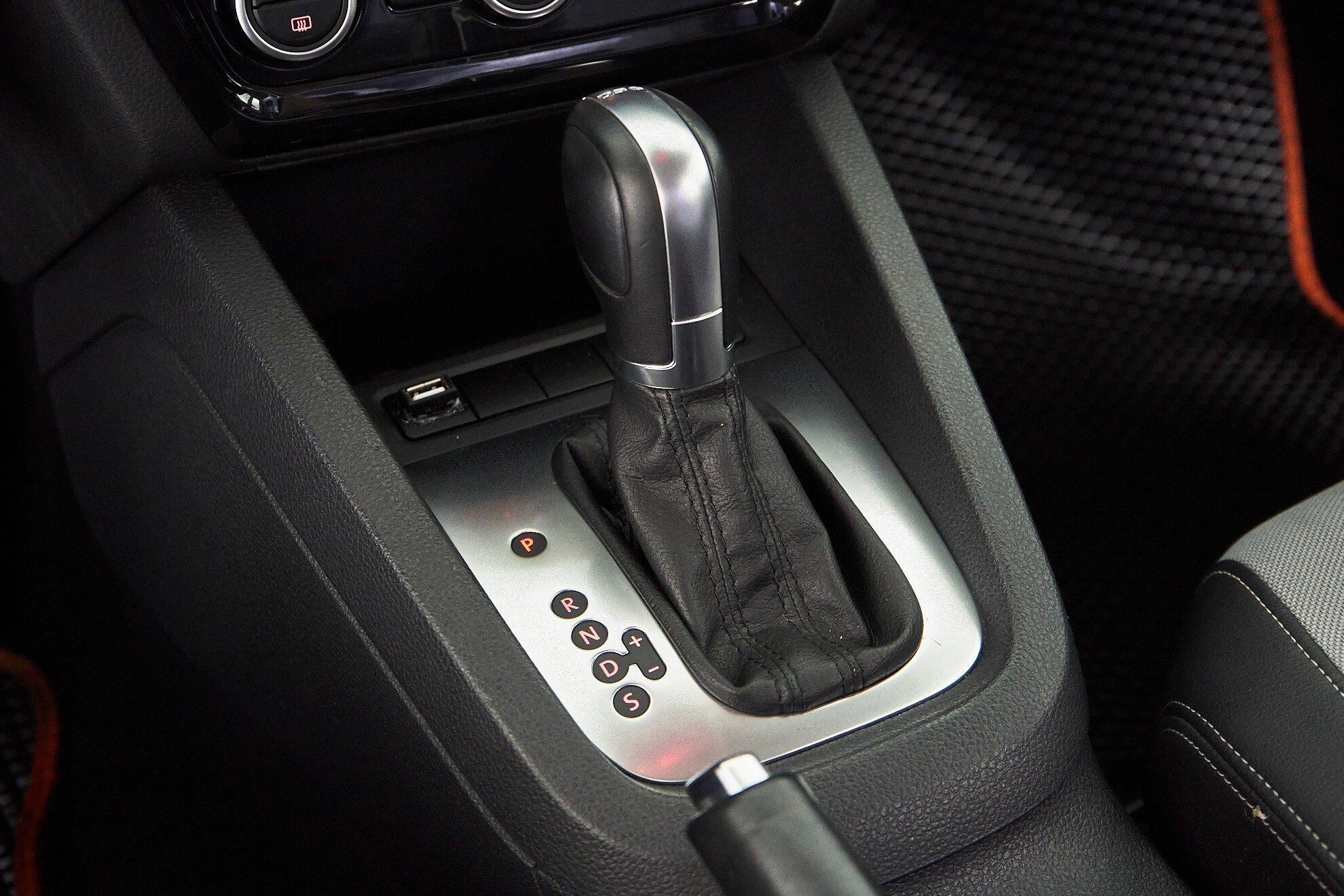 Volkswagen Jetta 2013, черный
