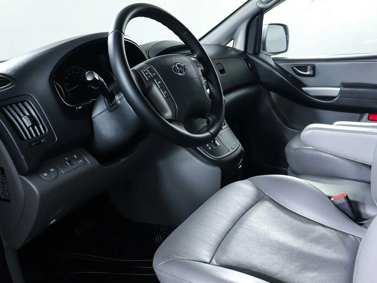 Hyundai Grand Starex 2019, серый
