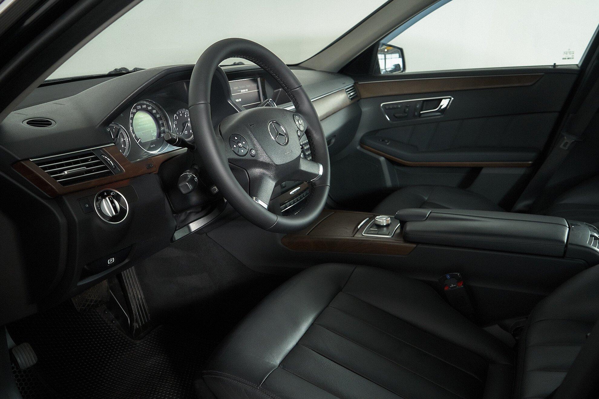 Mercedes-Benz E-Класс 2011, черный