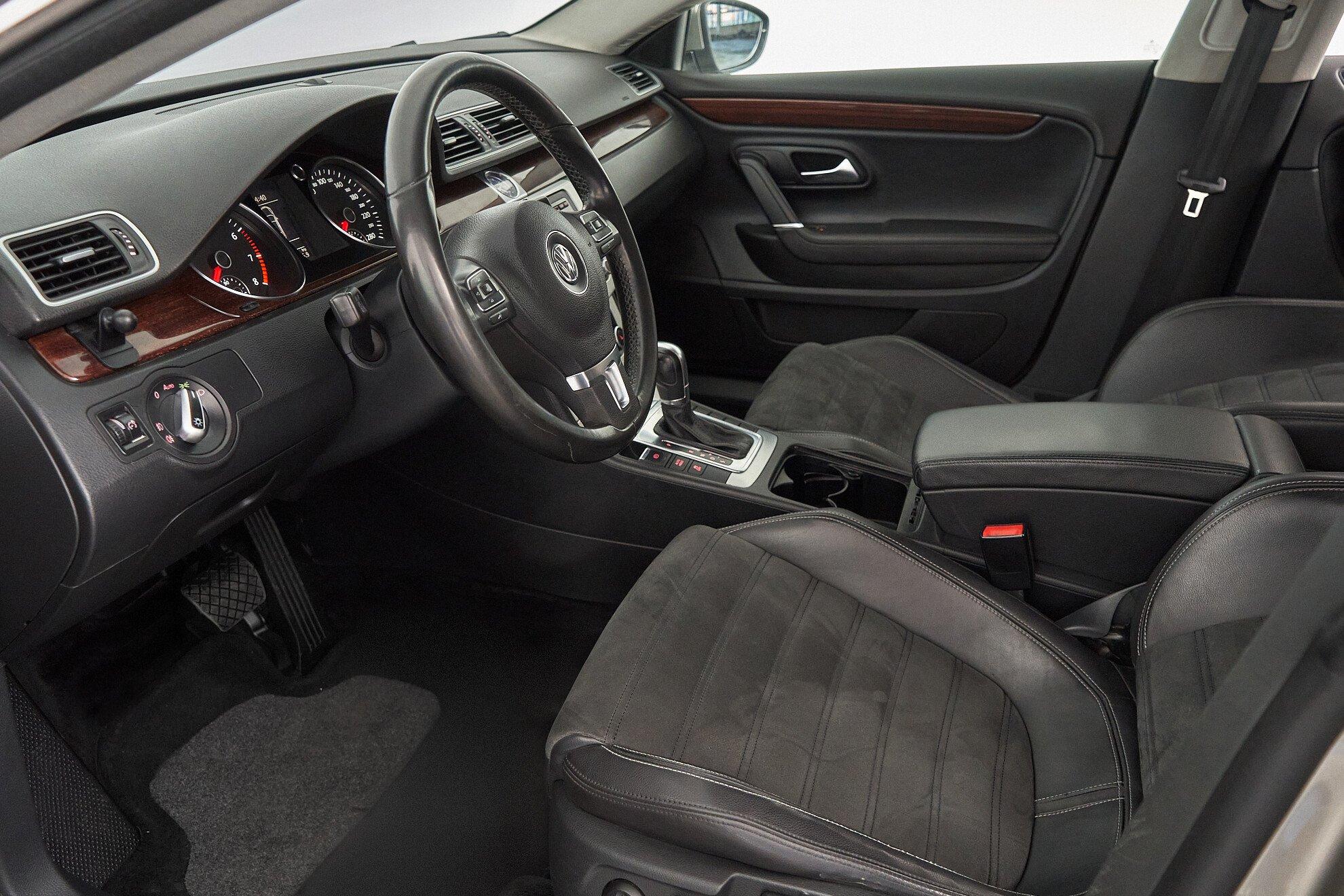 Volkswagen Passat CC 2011, бежевый