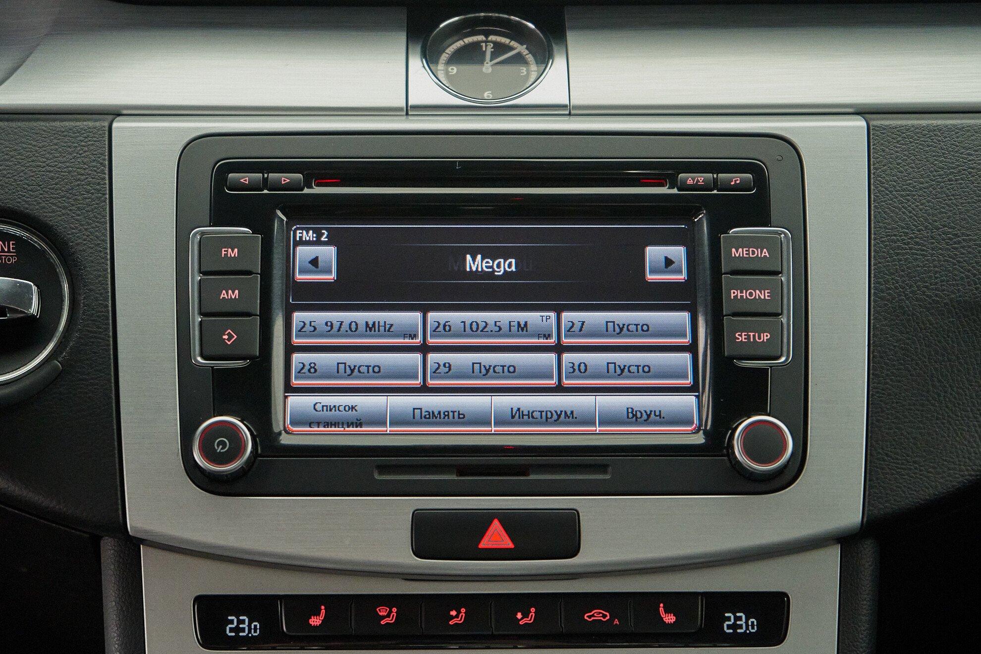 Volkswagen Passat CC 2013, белый