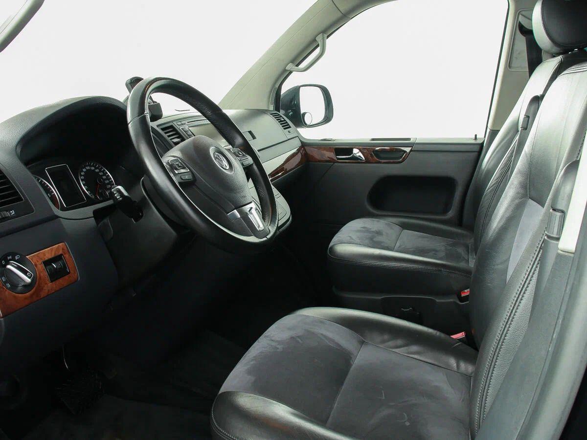 Volkswagen Multivan 2010, черный