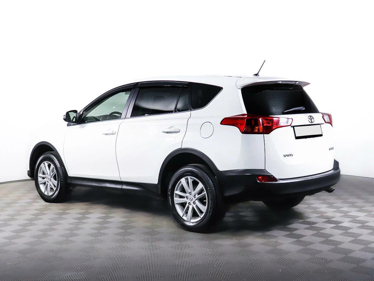 Toyota RAV4 2015, белый