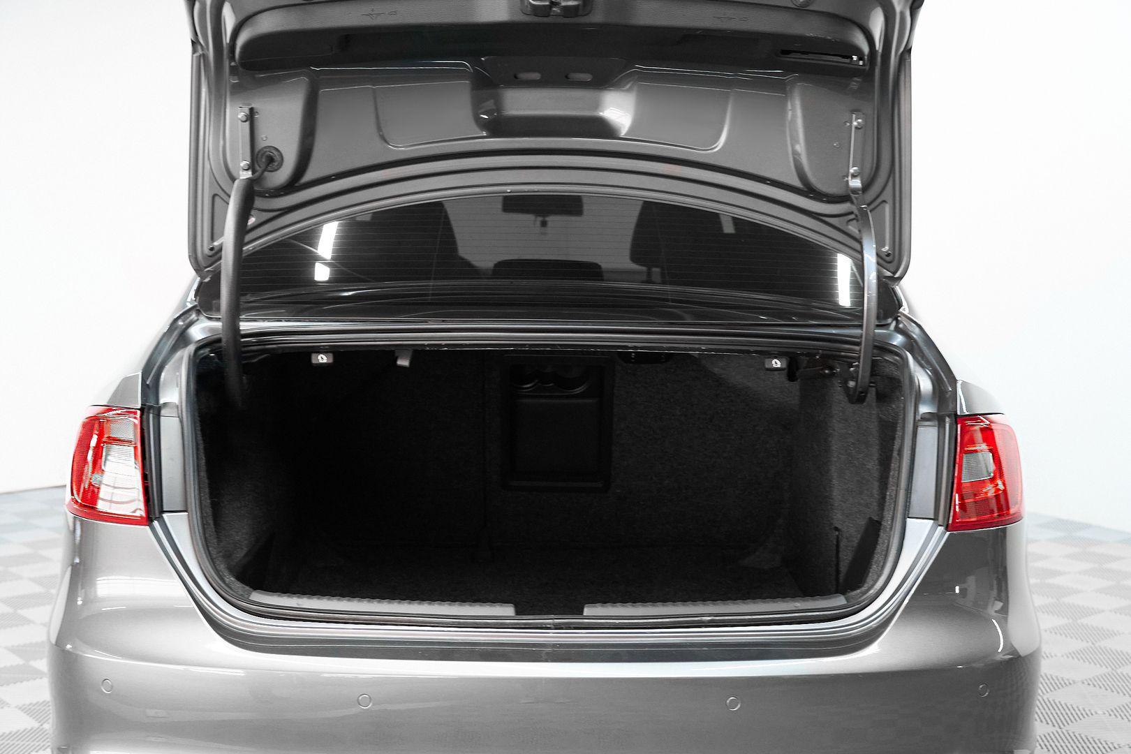 Volkswagen Jetta 2014, серый