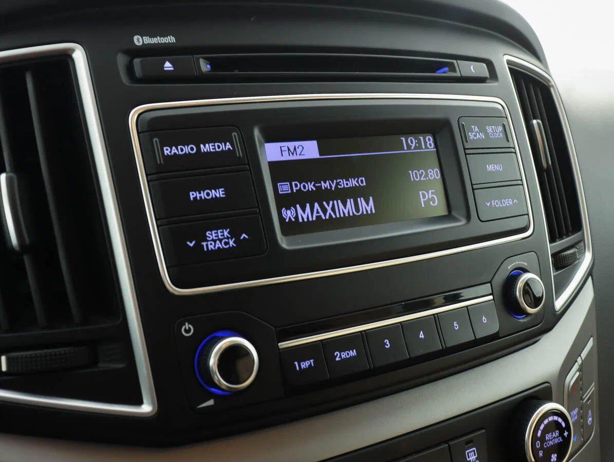 Hyundai H-1 2015, серебряный