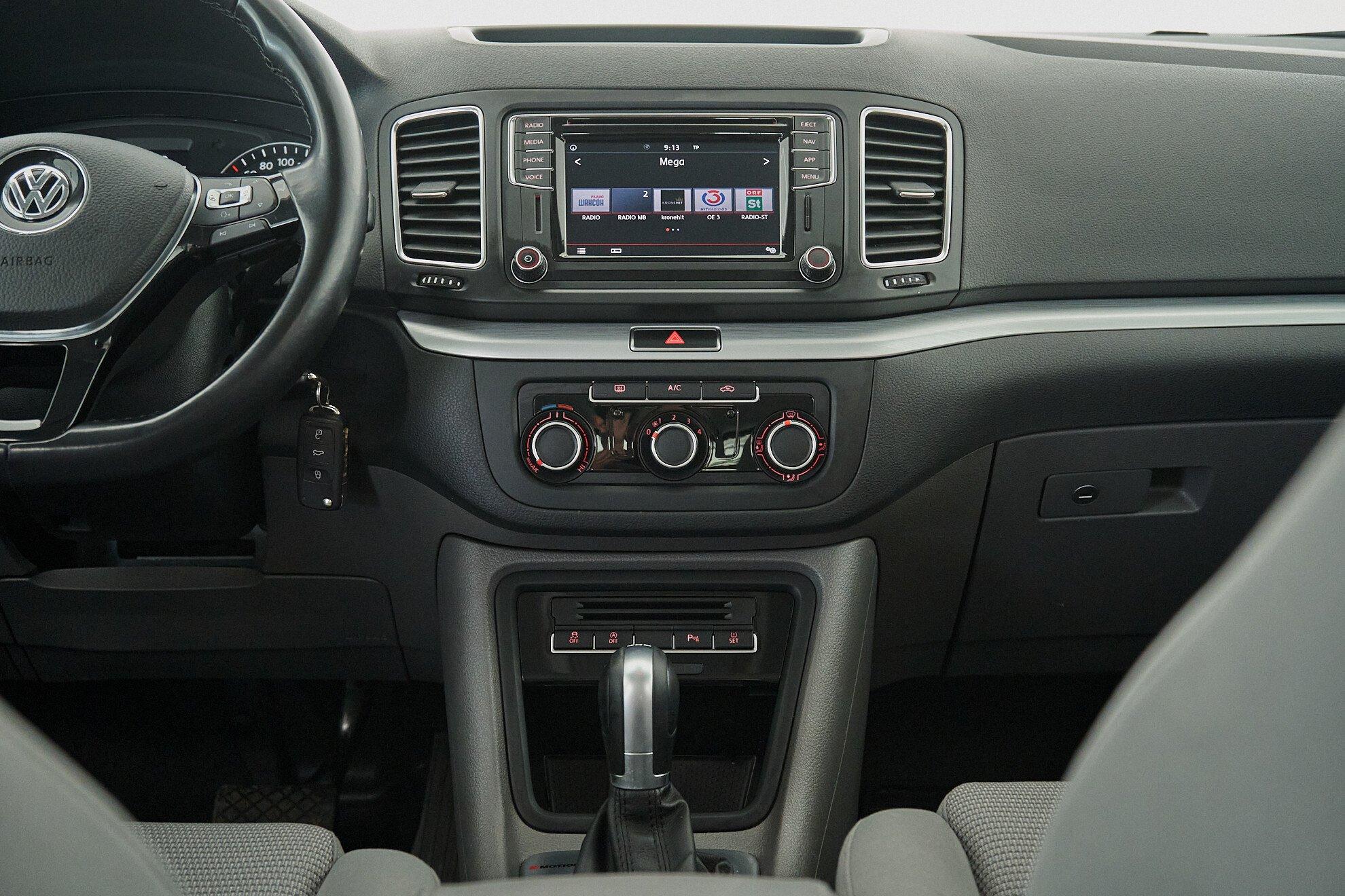 Volkswagen Sharan 2019, серебряный