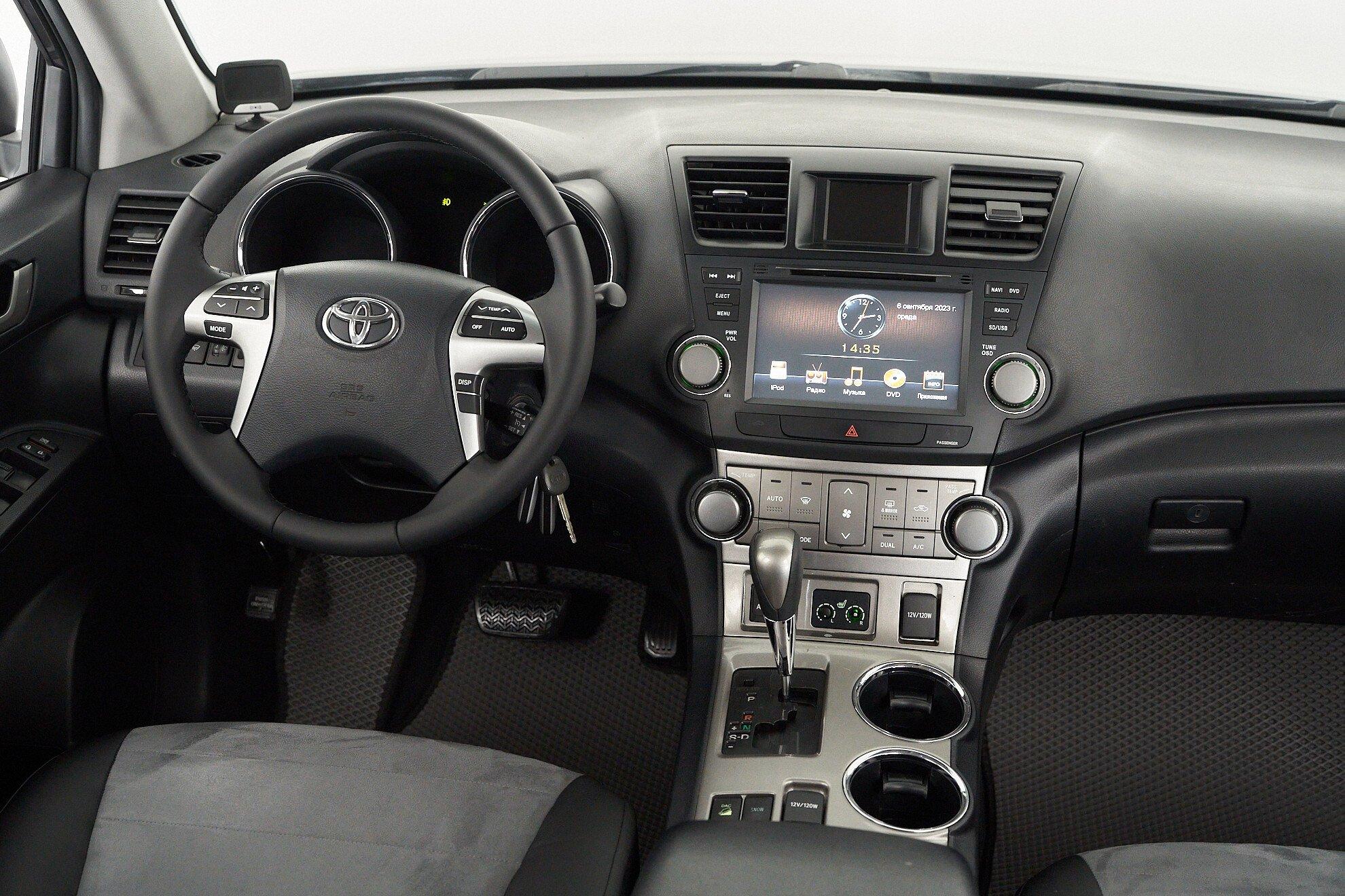Toyota Highlander 2013, серый
