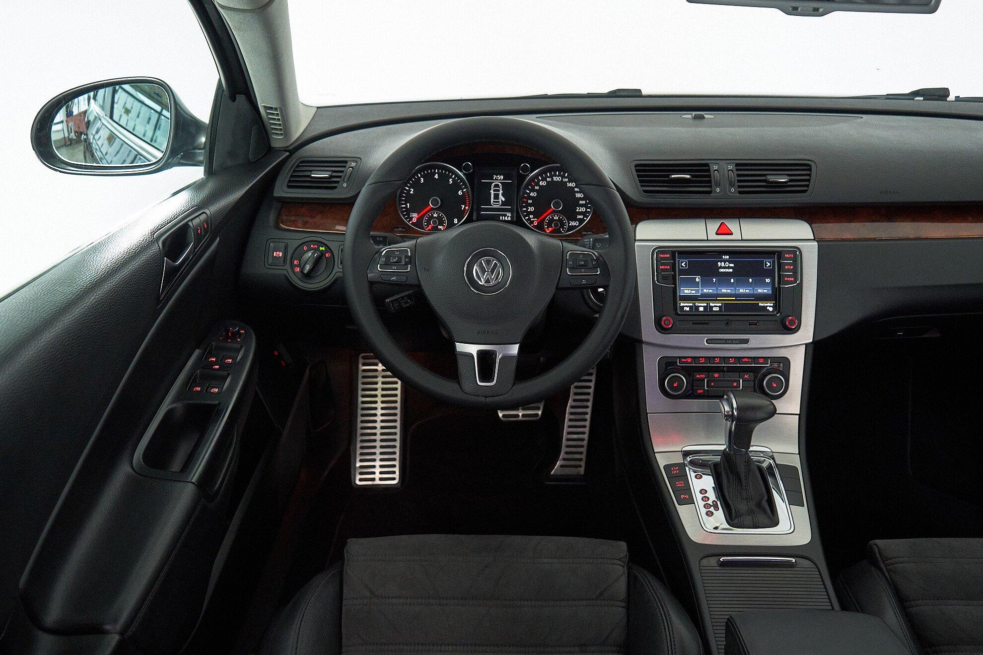 Volkswagen Passat 2010, коричневый