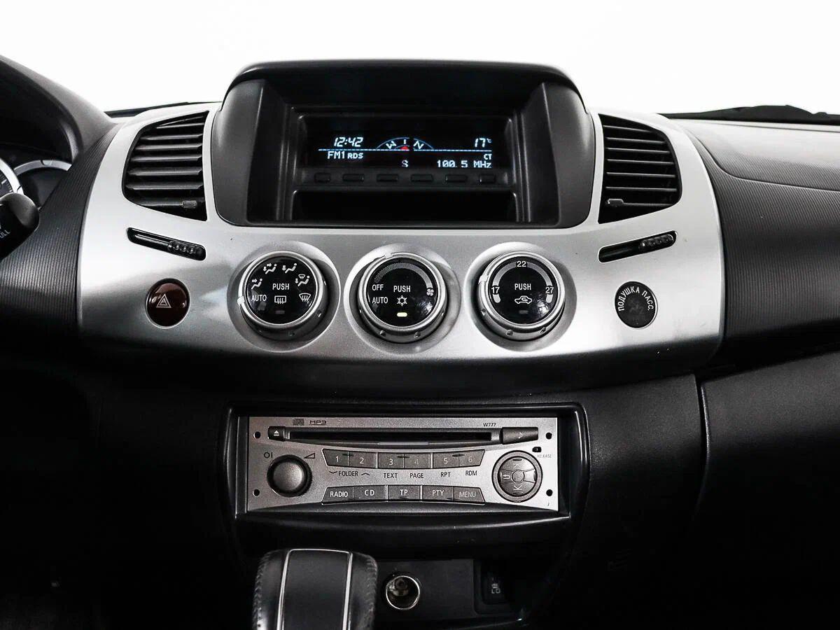 Mitsubishi L200 2014, черный