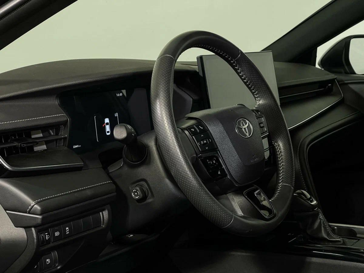 Toyota Camry 2024, черный