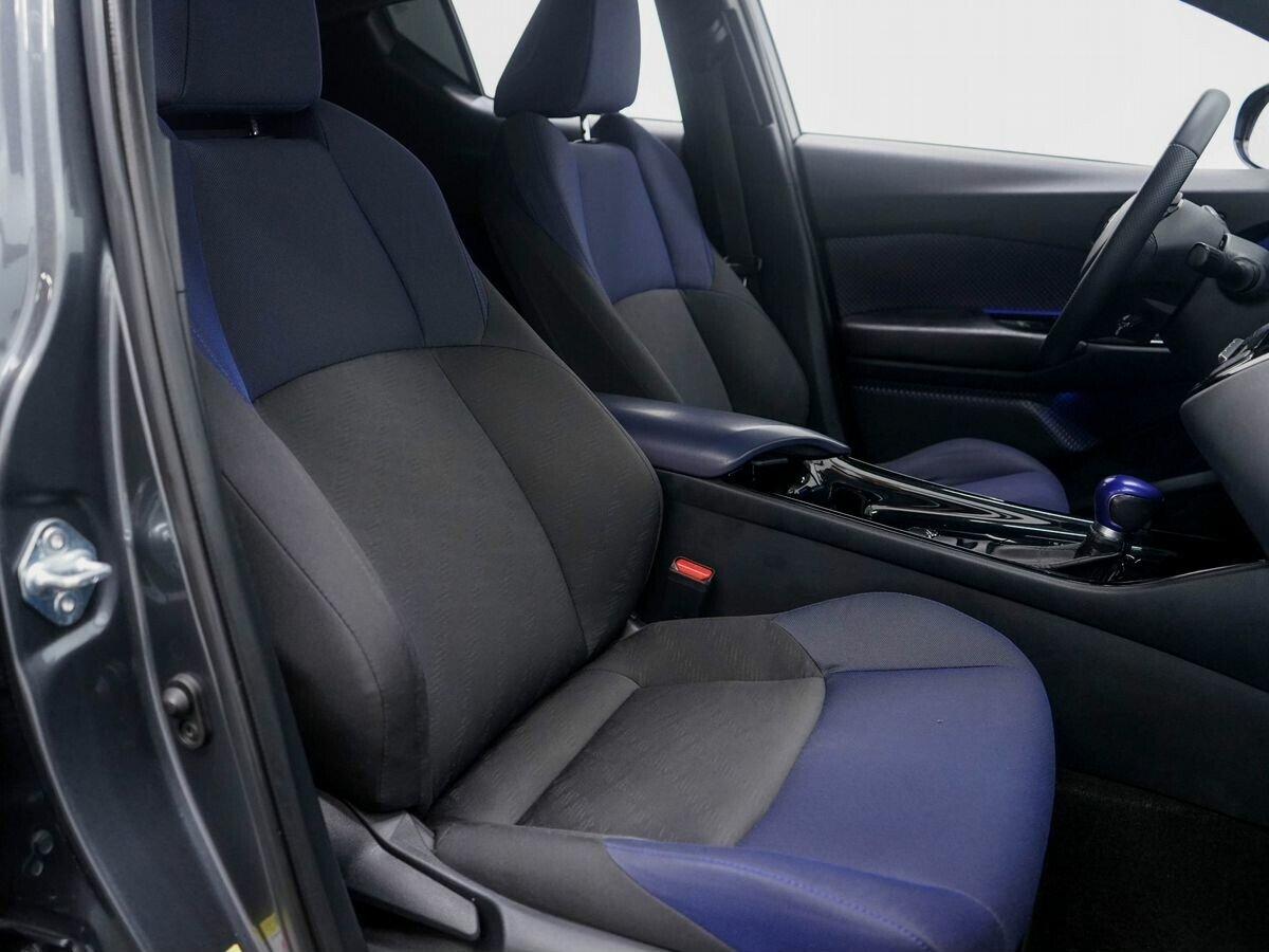 Toyota C-HR 2018, серый