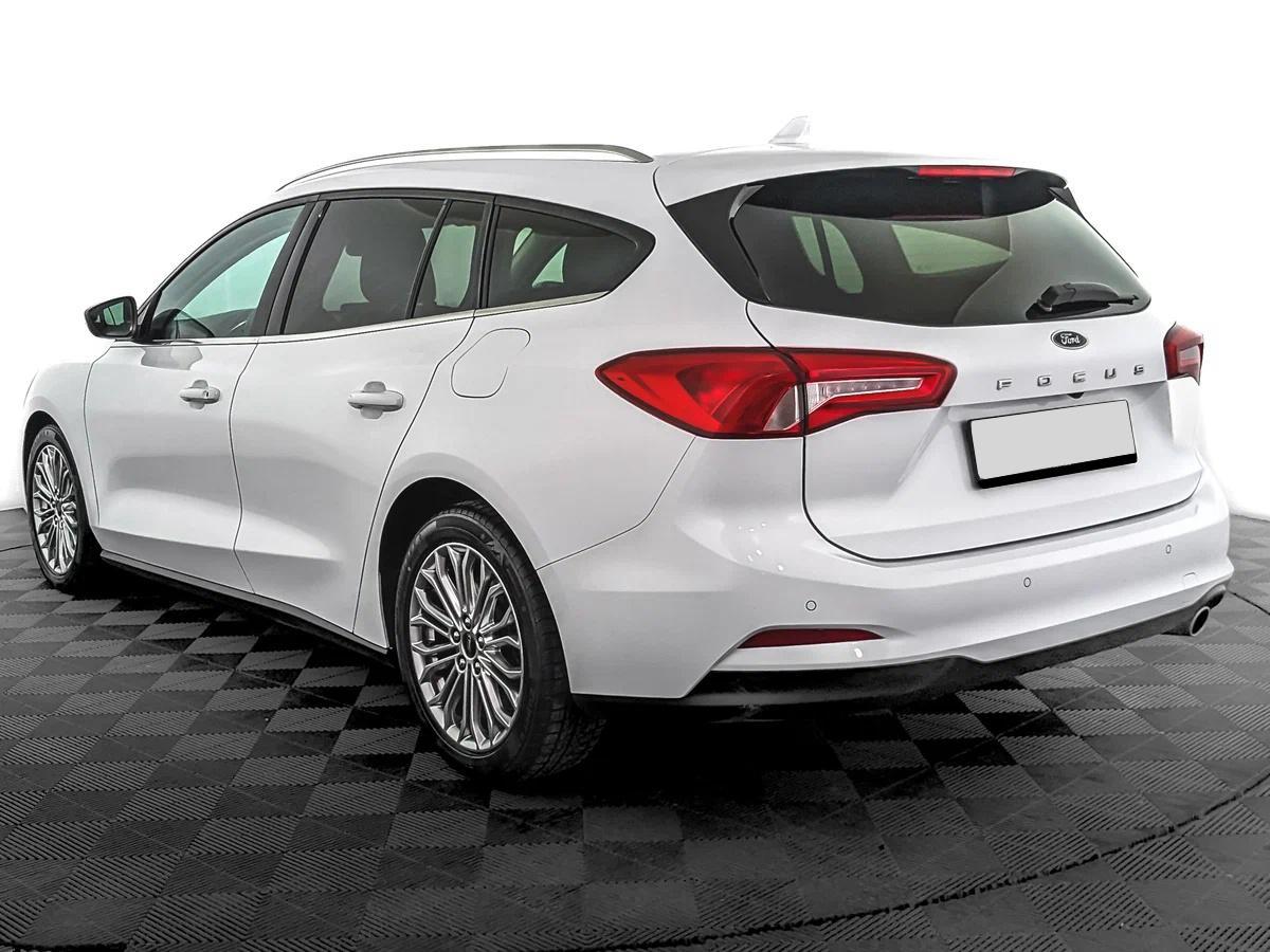 Ford Focus 2021, белый