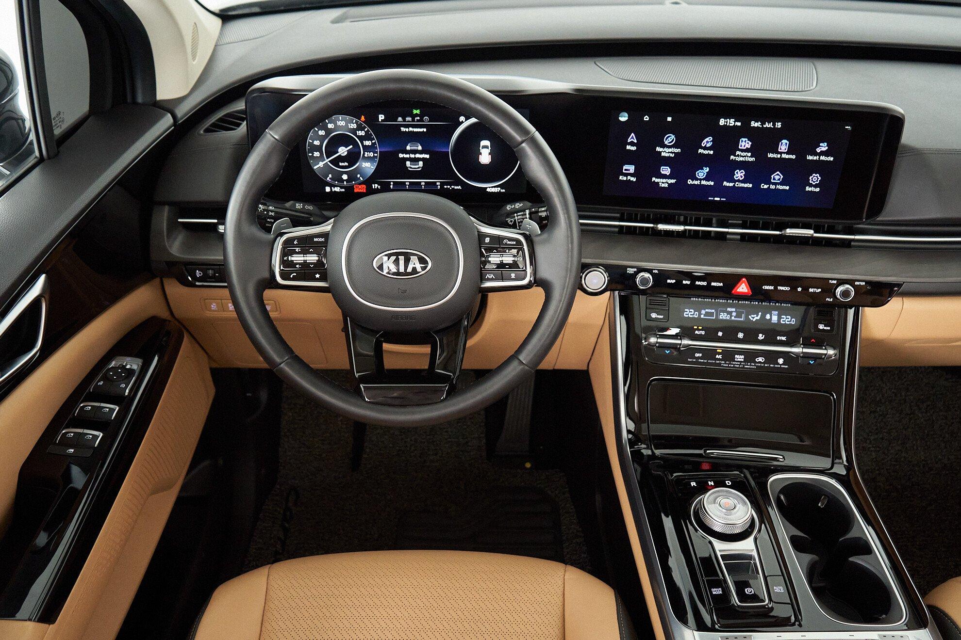 Kia Carnival 2022, черный