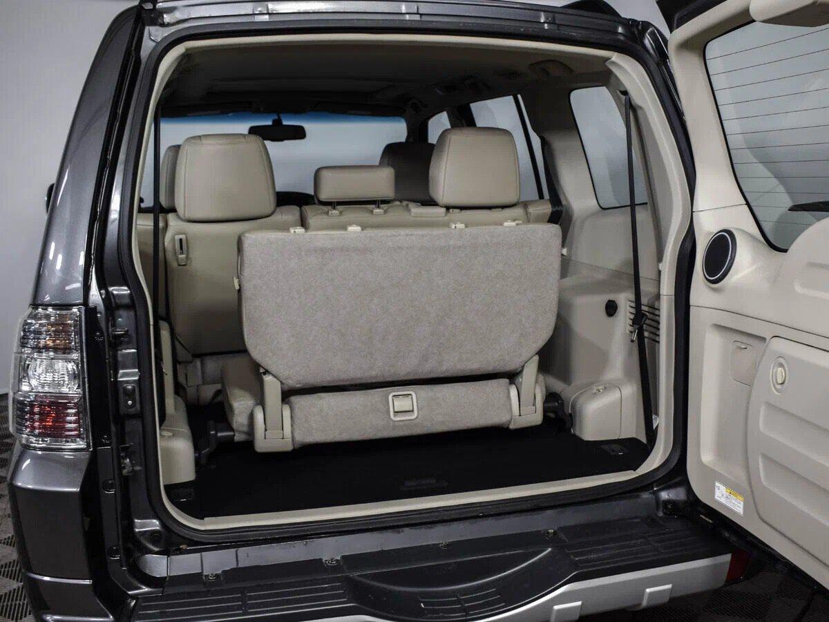 Mitsubishi Pajero 2021, серый