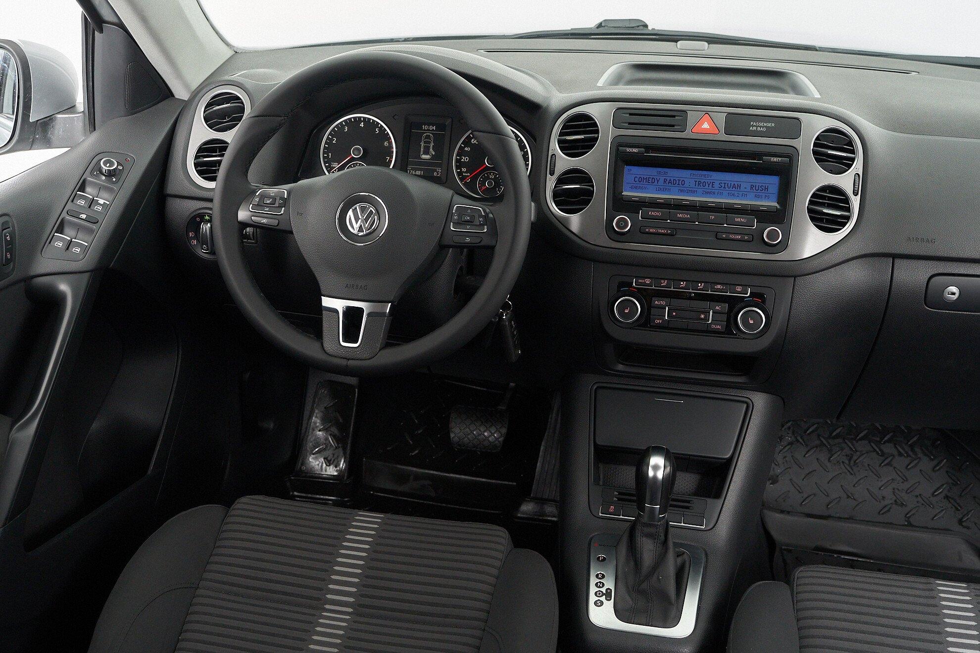 Volkswagen Tiguan 2011, серебряный