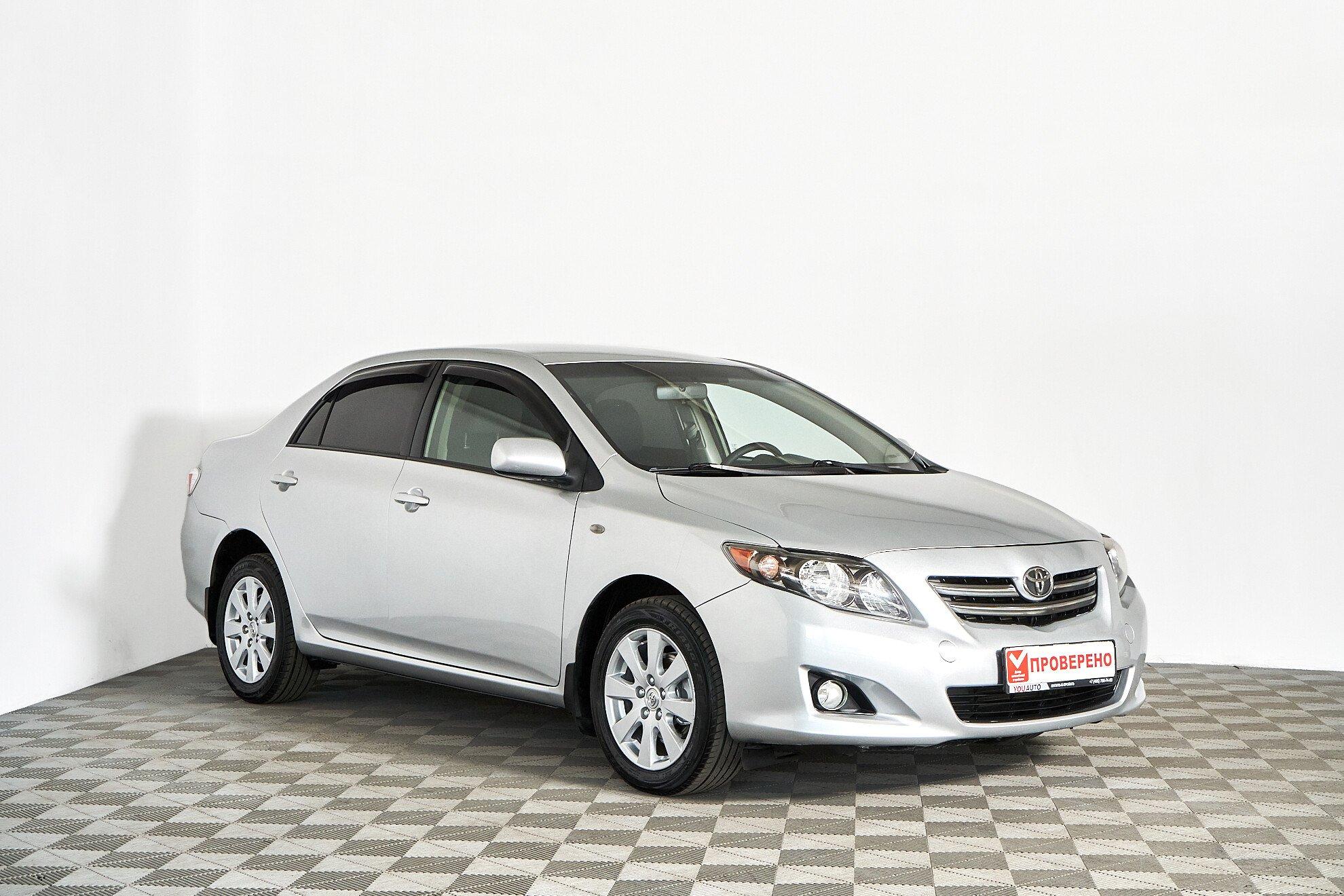 Toyota Corolla 2010, серебряный