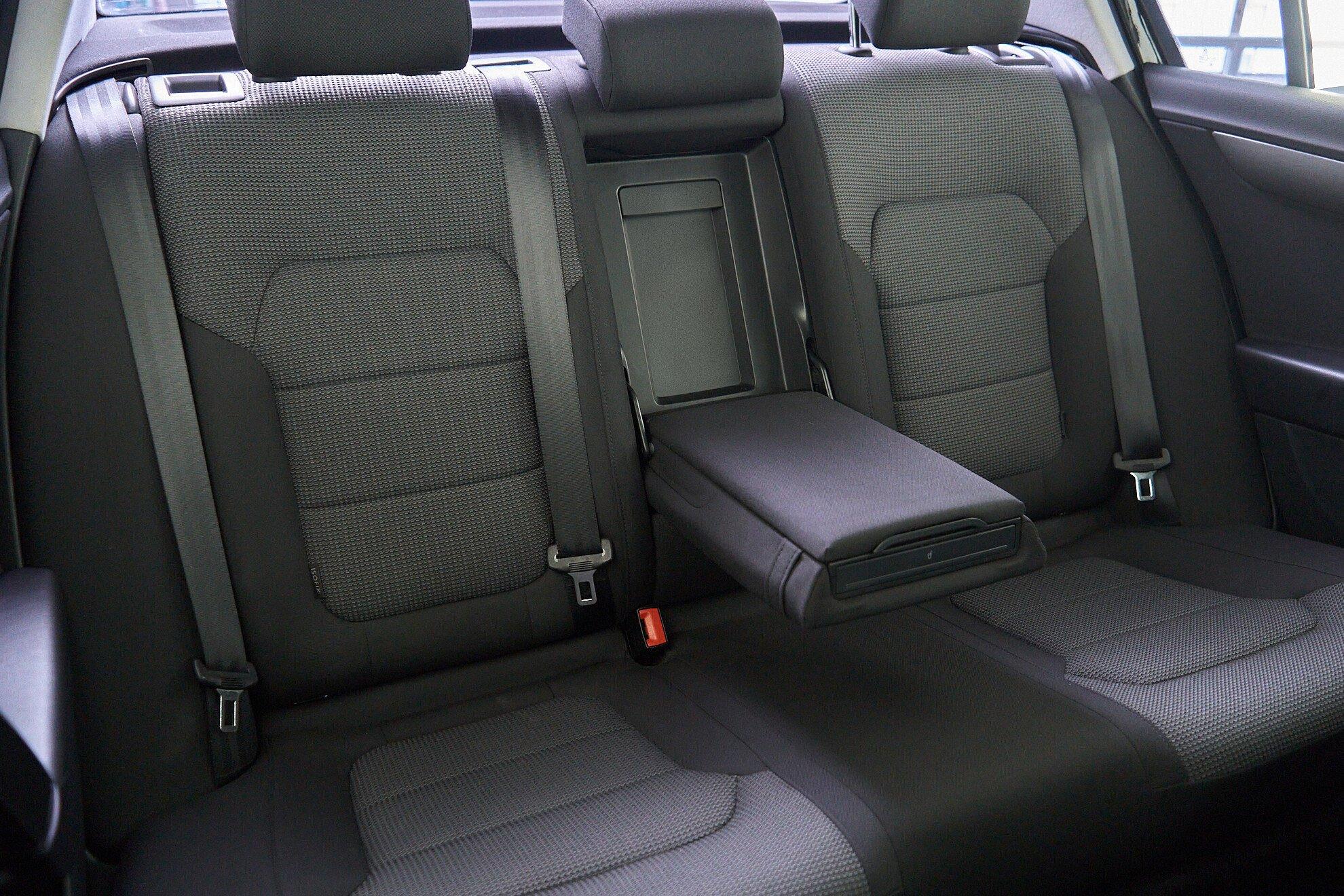 Volkswagen Passat 2012, черный