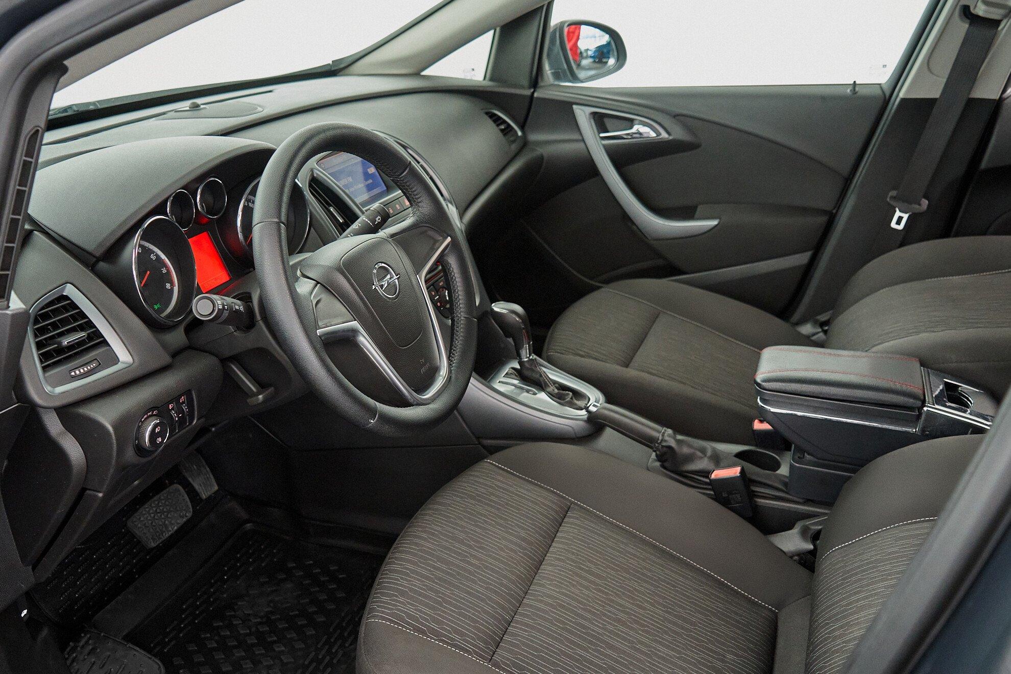 Opel Astra 2017, серый