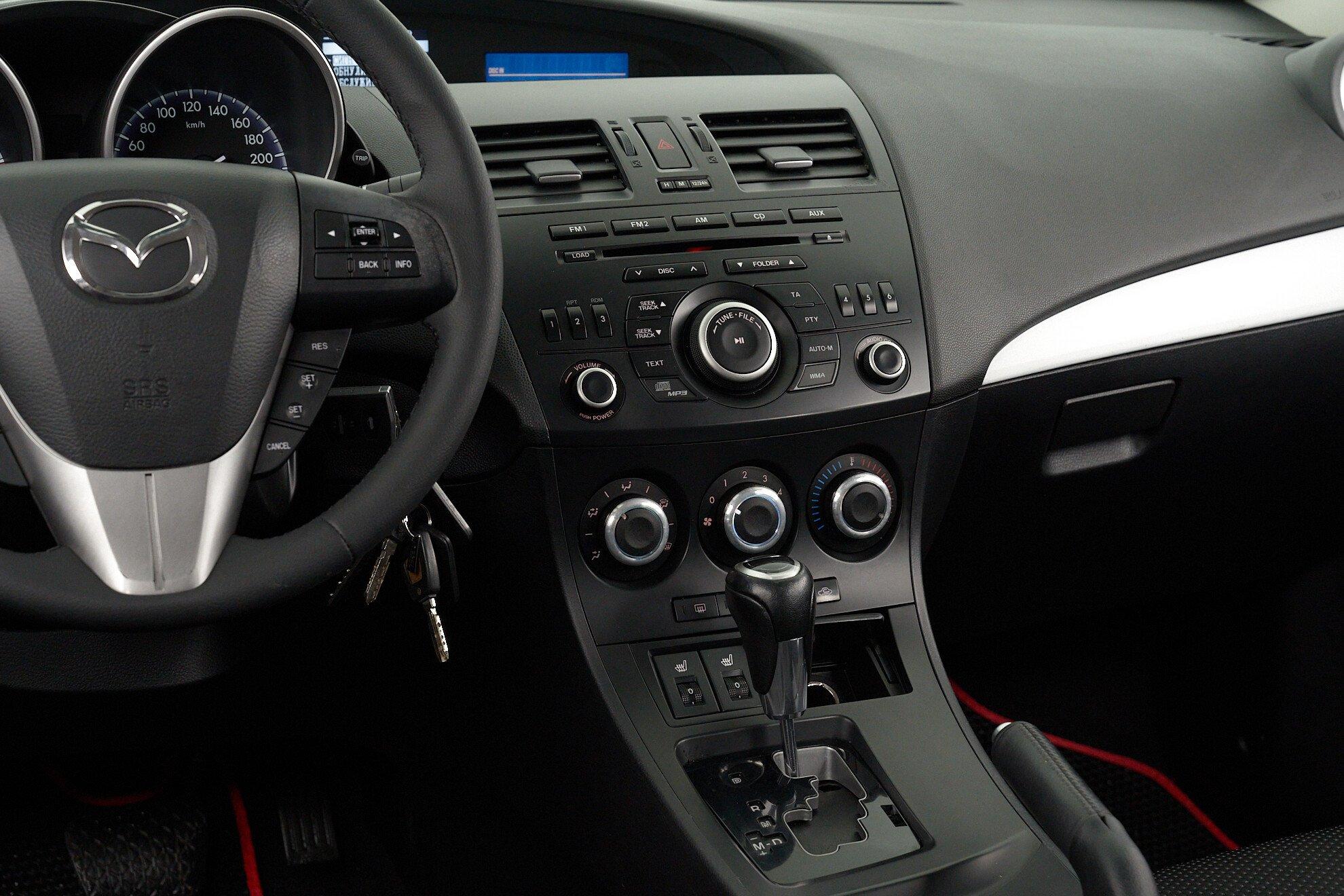 Mazda 3 2013, белый