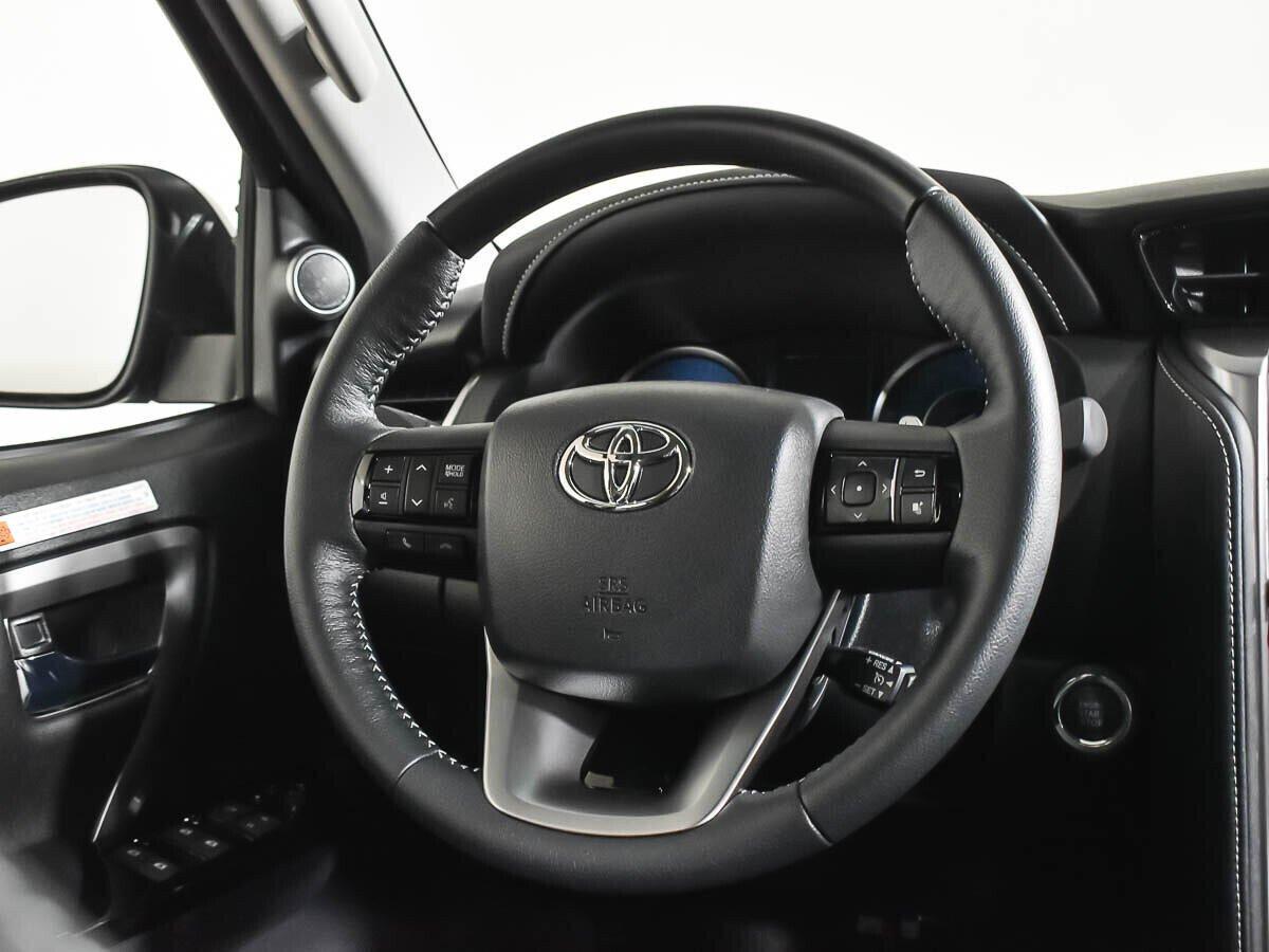 Toyota Fortuner 2021, черный