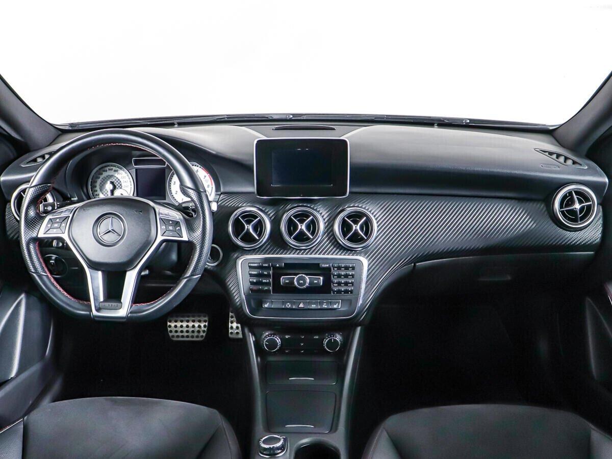 Mercedes-Benz A-Класс 2015, серебряный